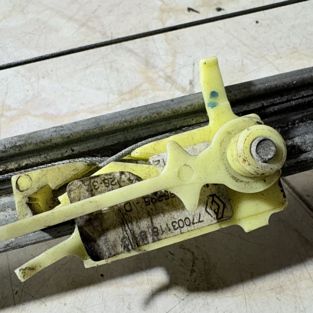 Renault Trafic II Vivaro A Primastar 2007-2014 N/S Front Manual Window Regulator