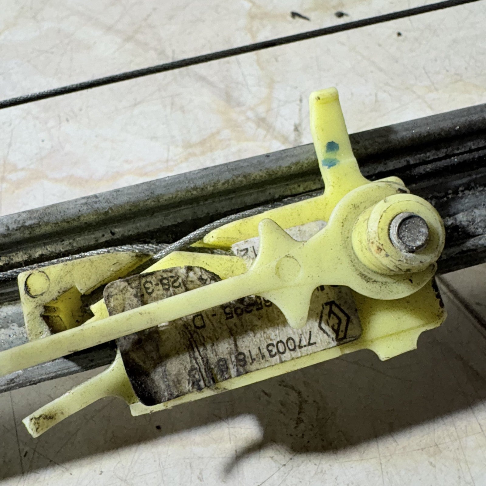 Renault Trafic II Vivaro A Primastar 2007-2014 N/S Front Manual Window Regulator