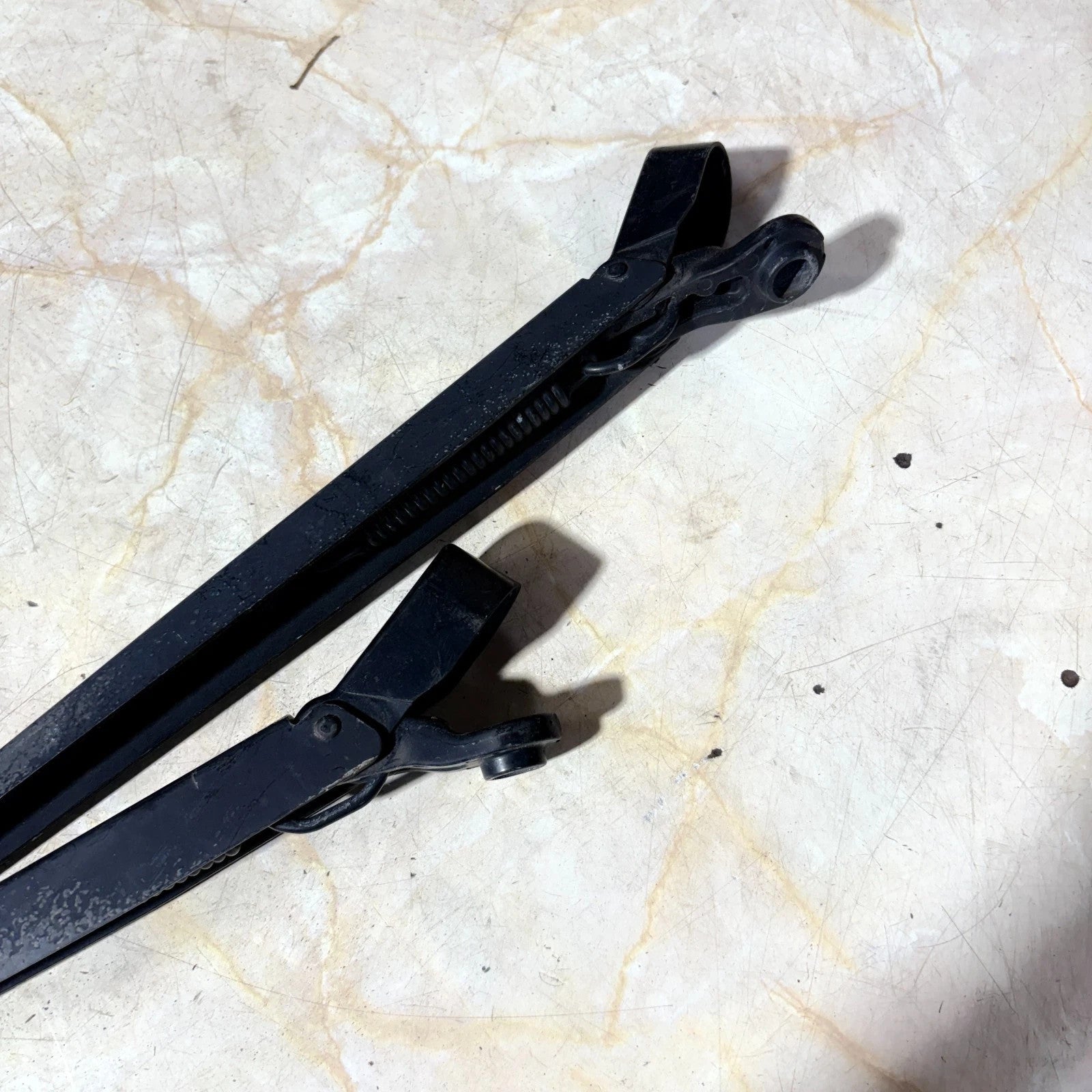Peugeot 1007 2005-2009 Front Windscreen Wiper Arm Pair Left & Right 9646460280