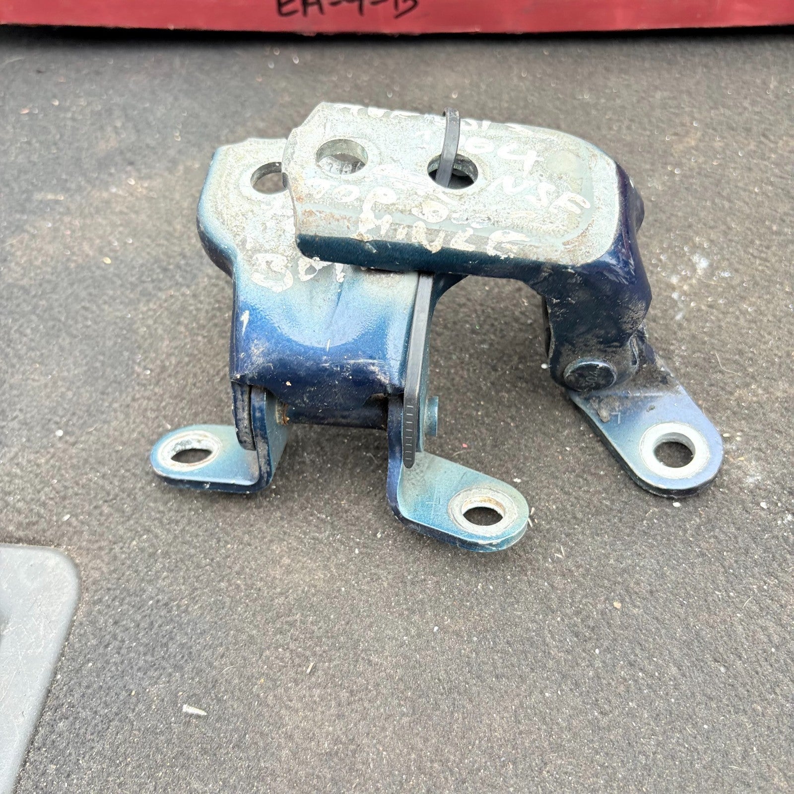 Toyota Avensis T25 2003-2008 Front Left Passenger Door Hinges Upper+Lower LH