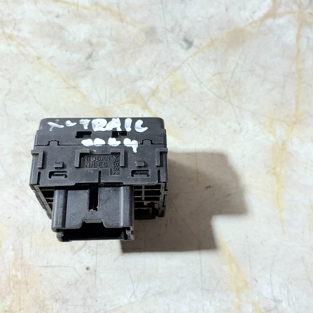 NISSAN X-TRAIL MK1 T30 2001-07 ELECTRIC DOOR MIRROR ADJUSTMENT SWITCH