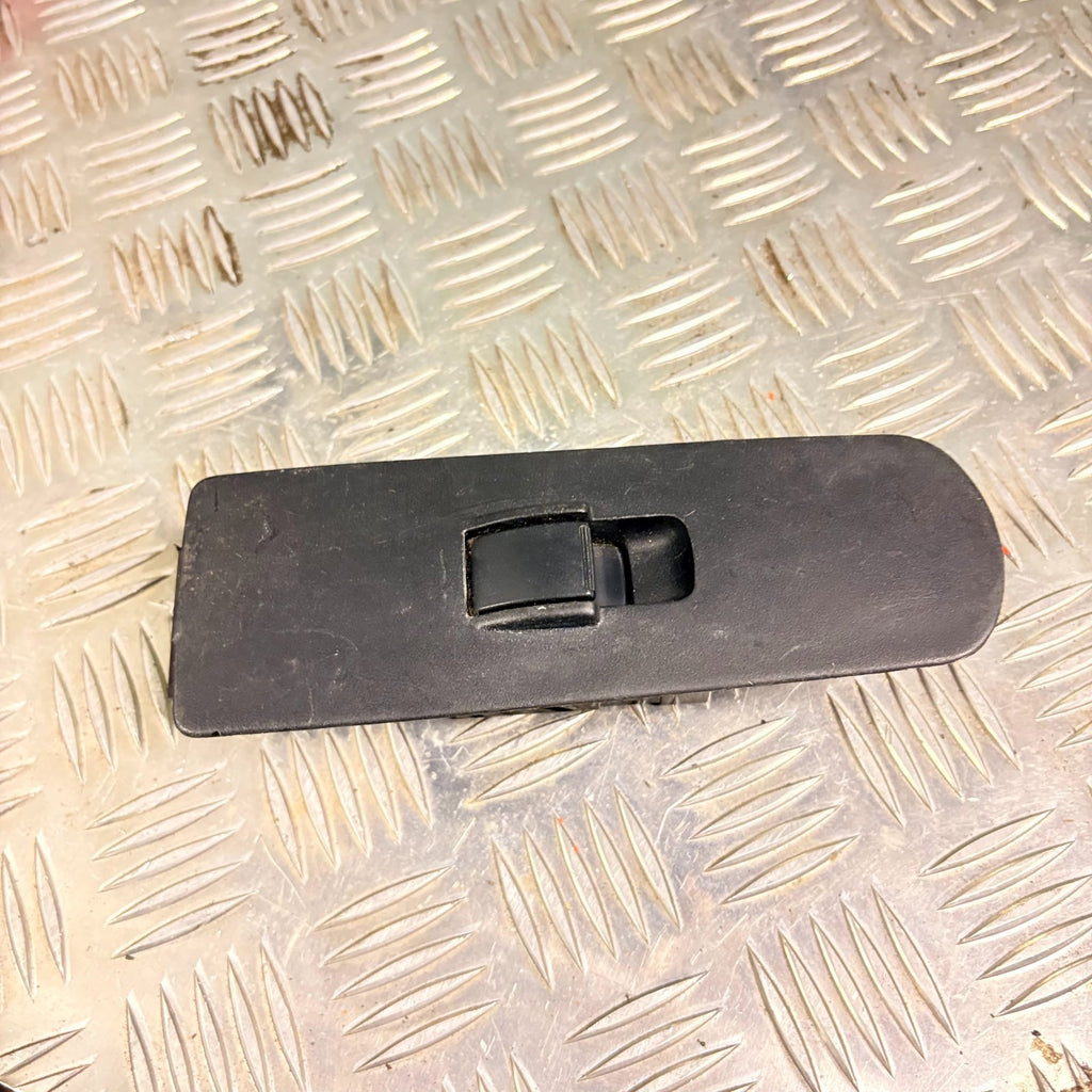 2006 MITSUBISHI COLT FRONT LEFT PASSENGER SIDE WINDOW SWITCH 8608A077