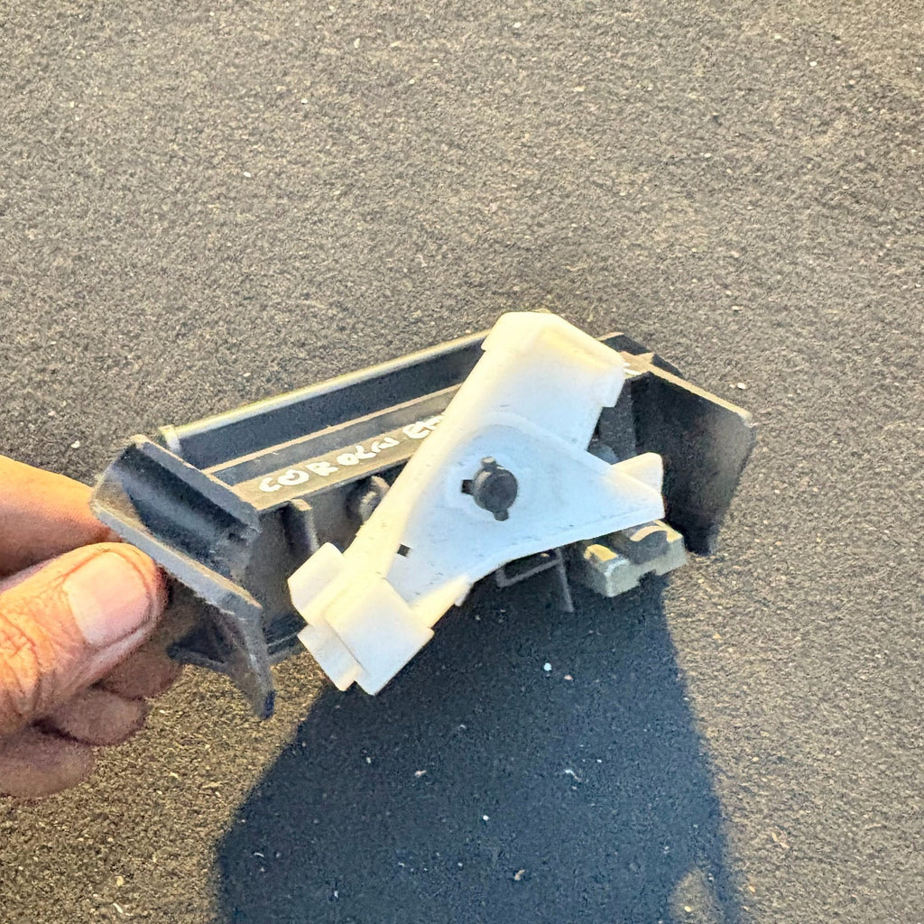 TOYOTA COROLLA 2003-2008 E120 REAR BOOT TAILGATE HANDLE OPENER MECHANISM