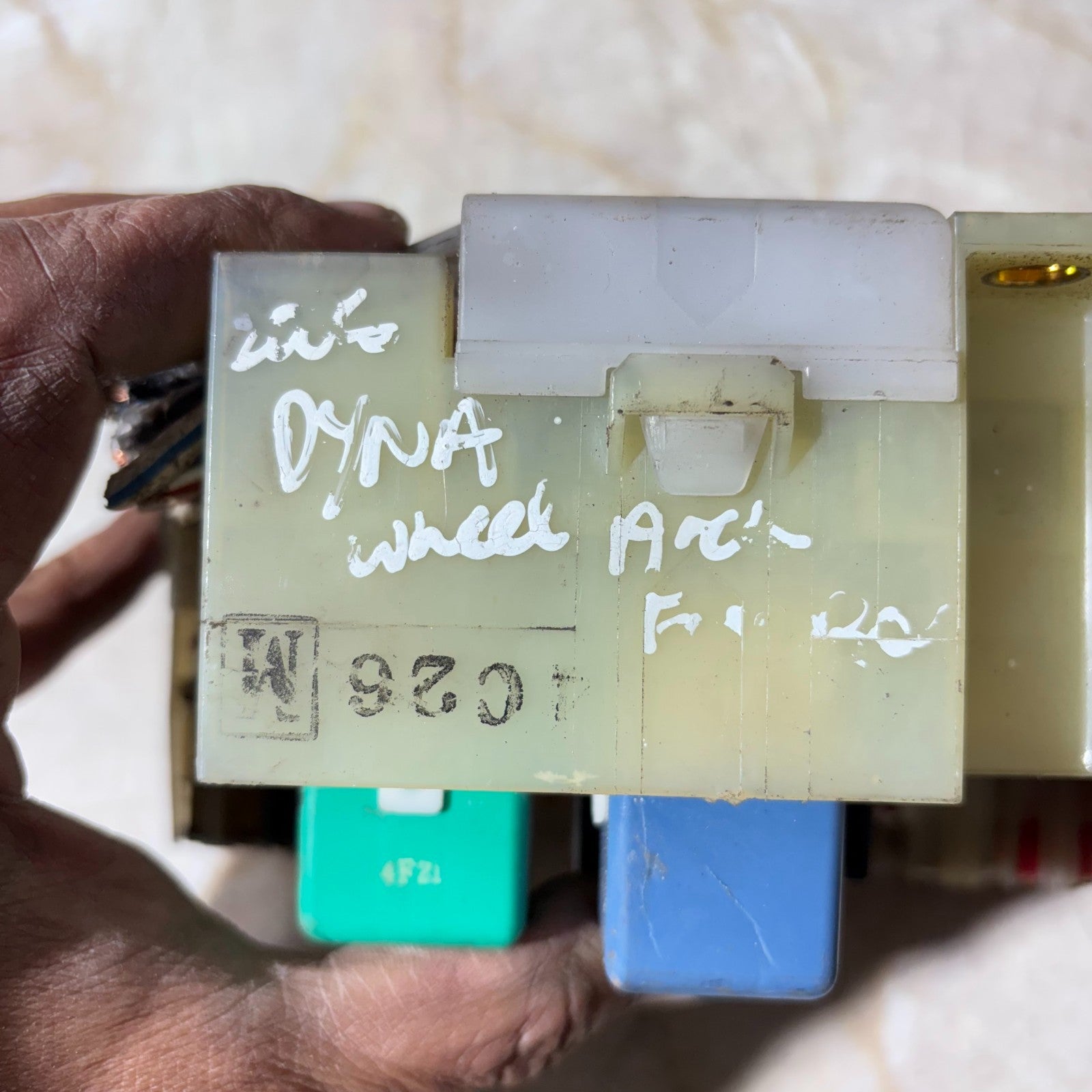 TOYOTA DYNA DIESEL FUSE BOX JUNCTION RELAY BLOCK WITH GLOW PLUG RELAY