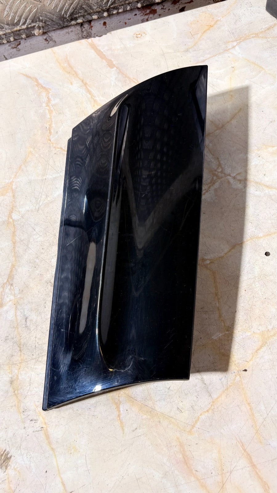 FORD ECOSPORT 2016 RIGHT REAR WINDOW QUARTER PANEL PILLAR TRIM COVER RIGHT