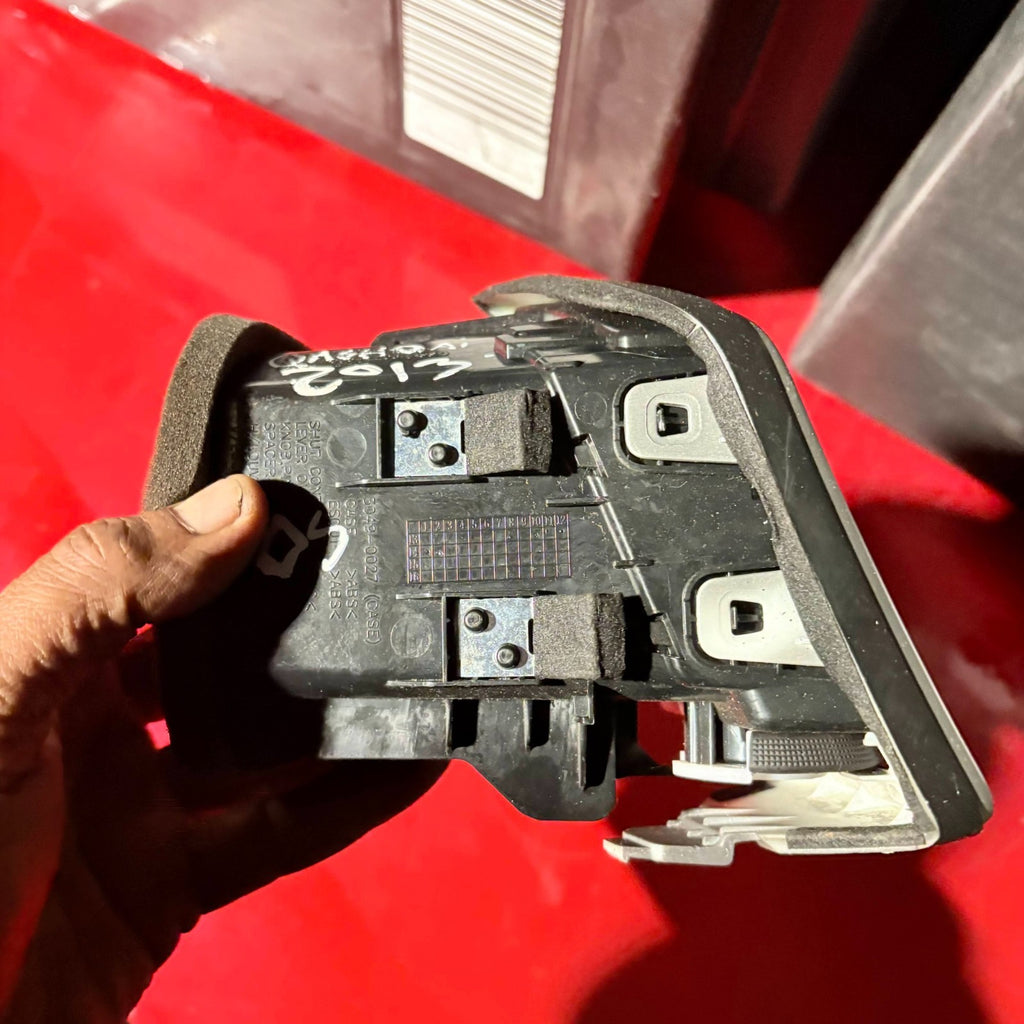 Nissan Qashqai 2013 Front Right Driver Side dashboard air vent