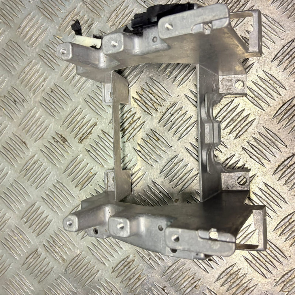 2004 AUDI Q7 FRONT ARMREST CENTER CONSOLE SUPPORT MOUNT BRACKET