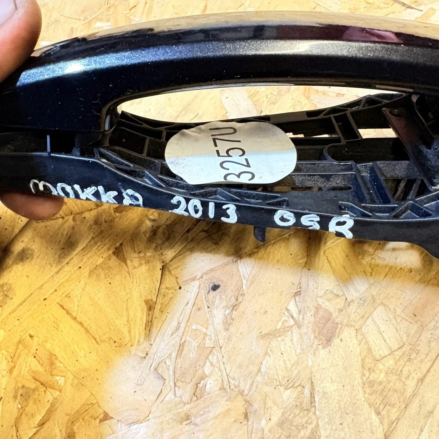 Opel Mokka OSR DRIVERS REAR SIDE DOOR HANDLE 2HU BLACK 2013 7512 3257U