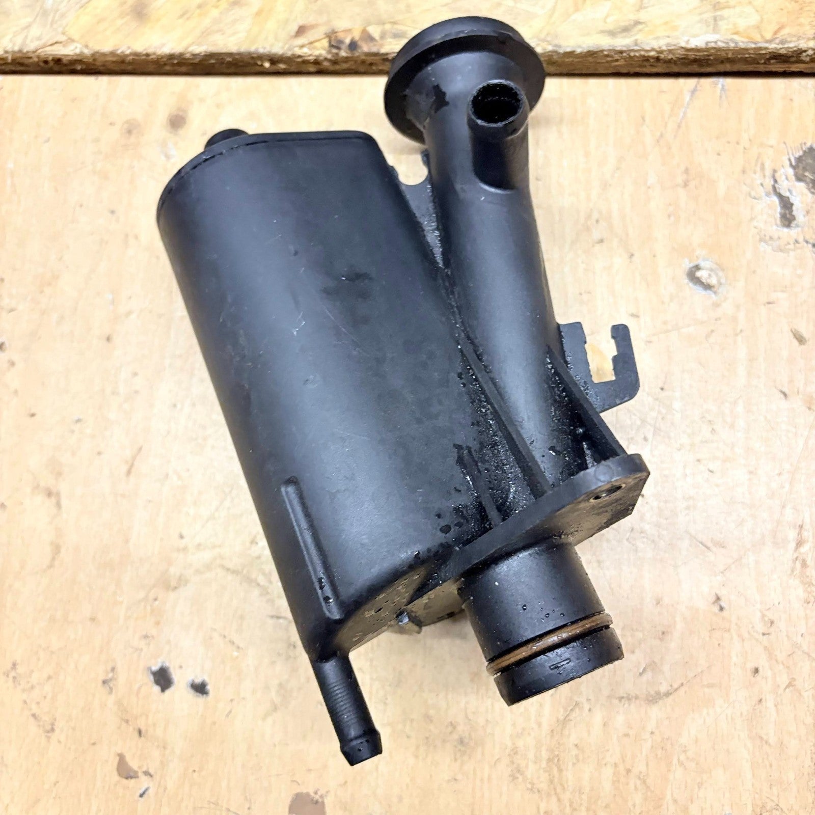 2001-2006 VAUXHALL VIVARO RENAULT TRAFIC 1.9 DCI OIL BREATHER SEPERATOR VALVE