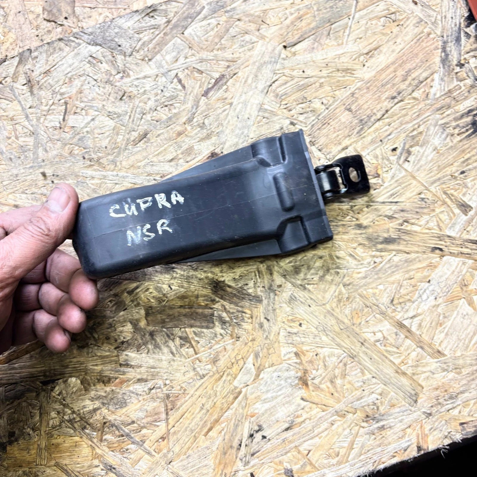 CUPRA FORMENTOR 2020-ON Rear Left Door Check Strap Stopper 5FF839267