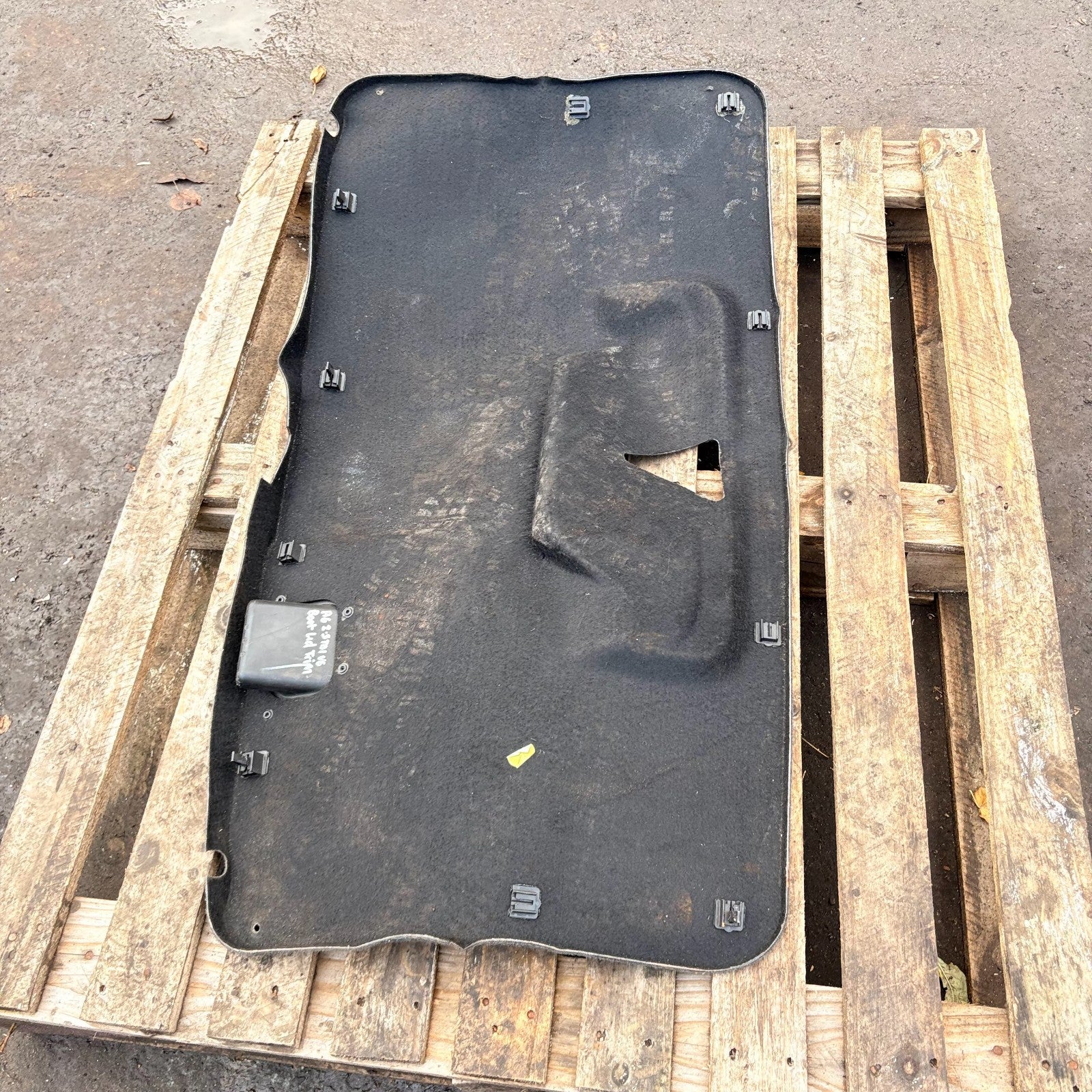 2002-2004 Audi A6 Boot Lid Trim