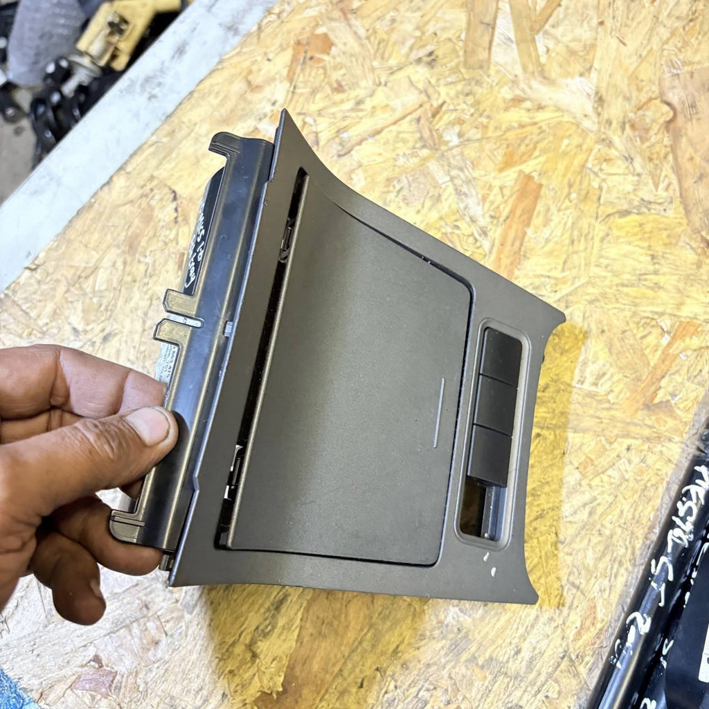 VW Golf MK5 2004-2009 Front Centre Ashtray 1K0863475D