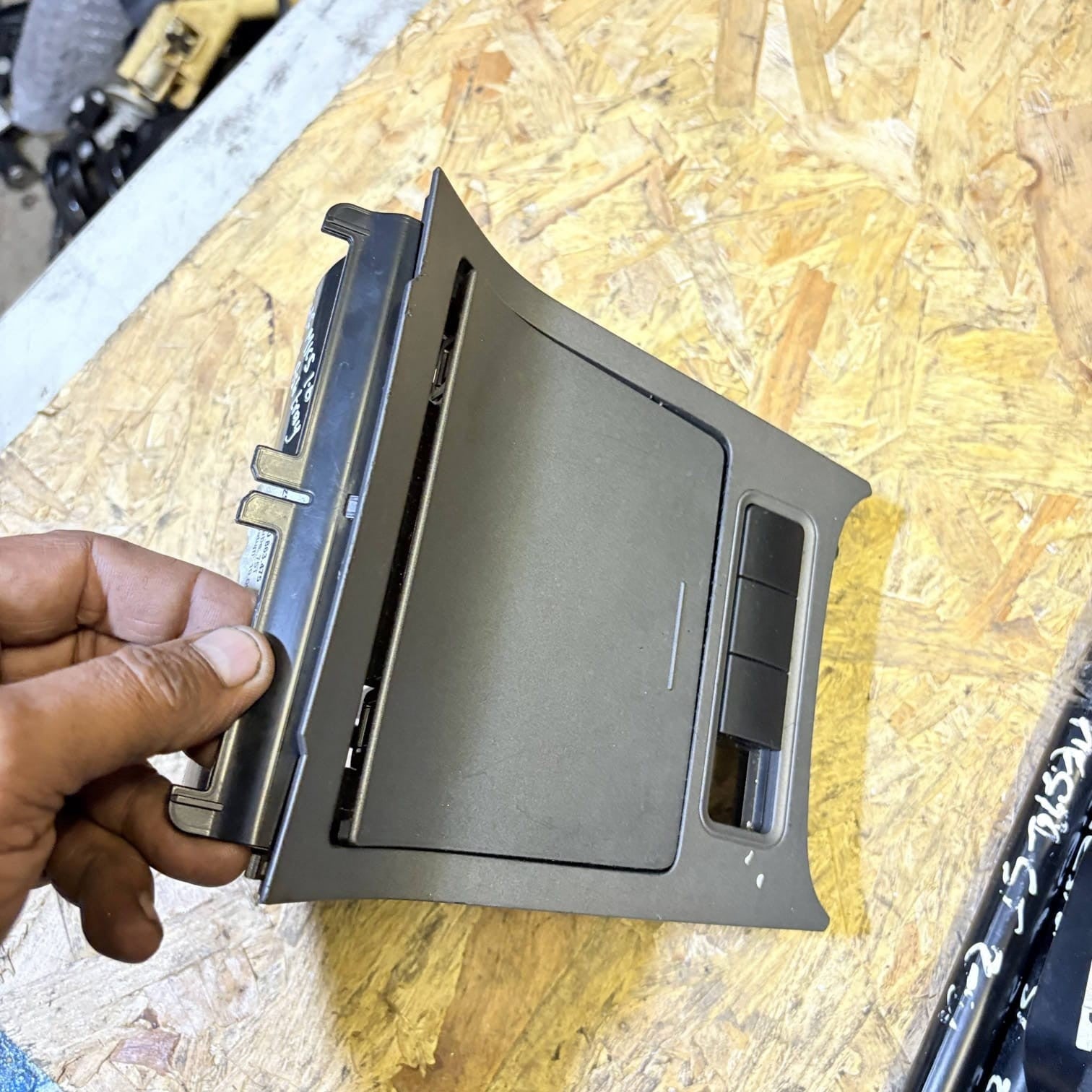 VW Golf MK5 2004-2009 Front Centre Ashtray 1K0863475D