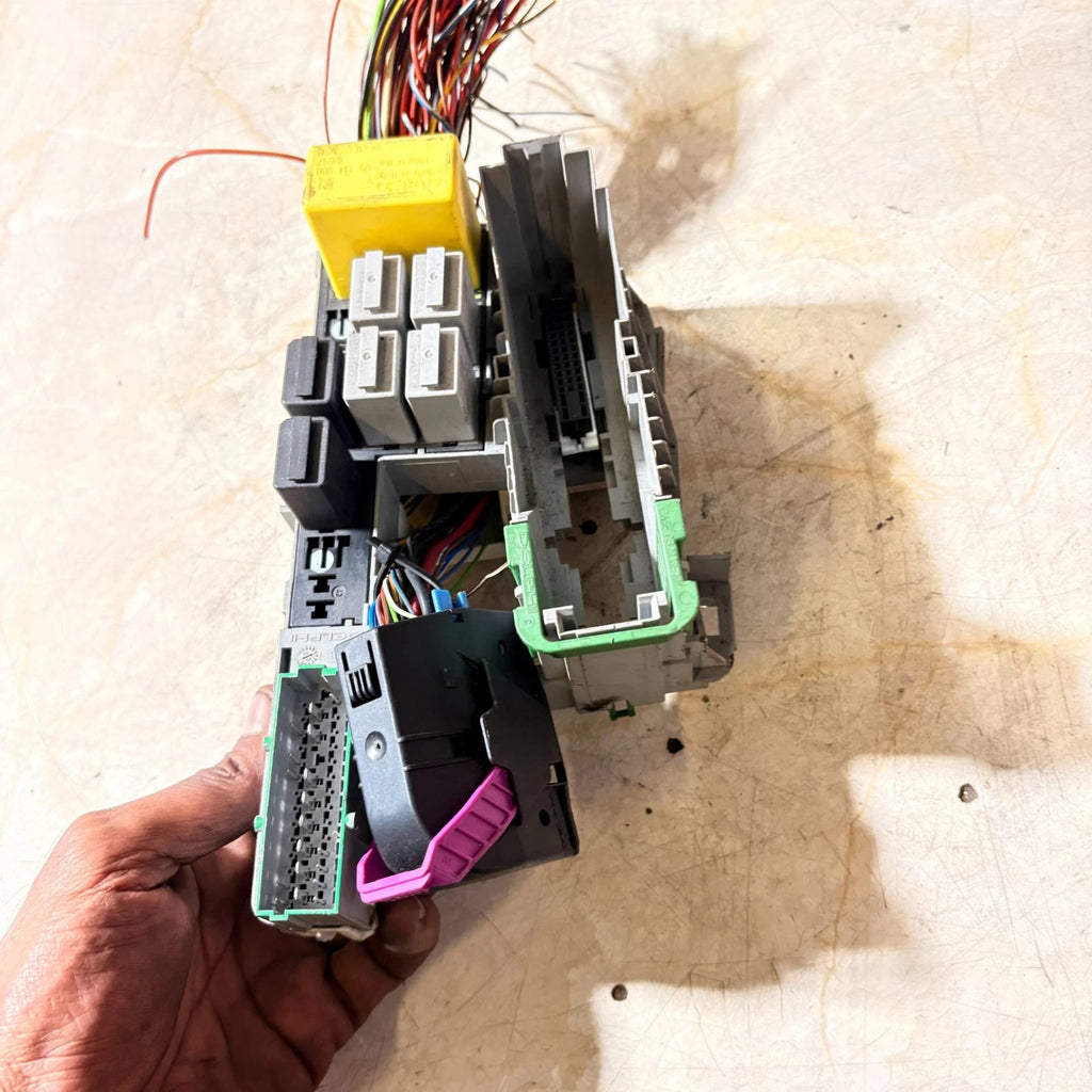 Vauxhall Combo C Mk2 Van 01-11 Fuse Box / Relay Junction Box