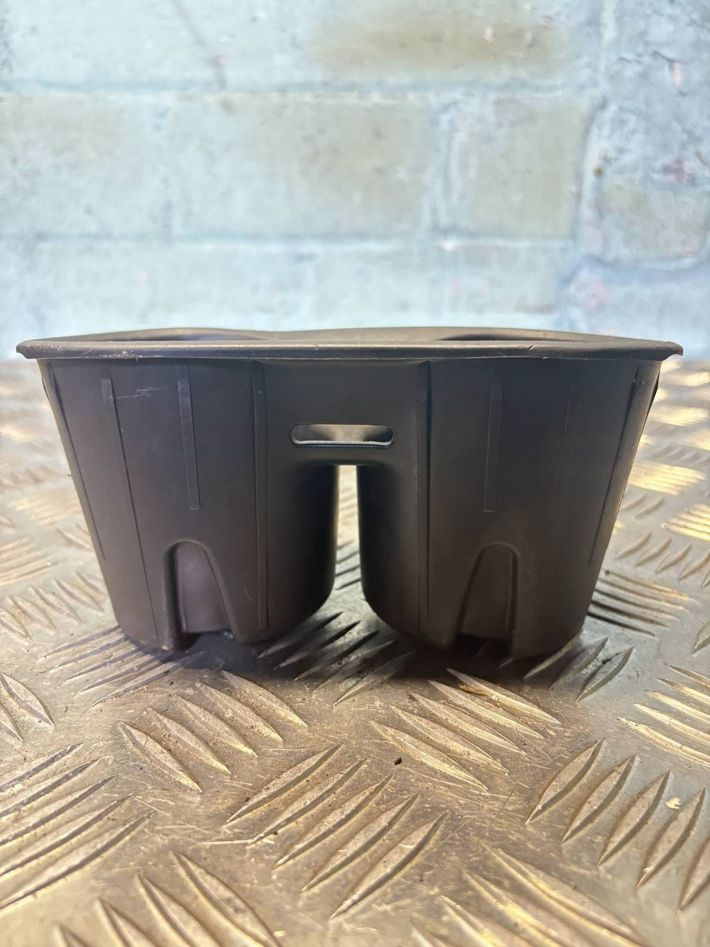 Ford Focus 2014 Center Cup holder front BM51A046B94BAW LMA10845