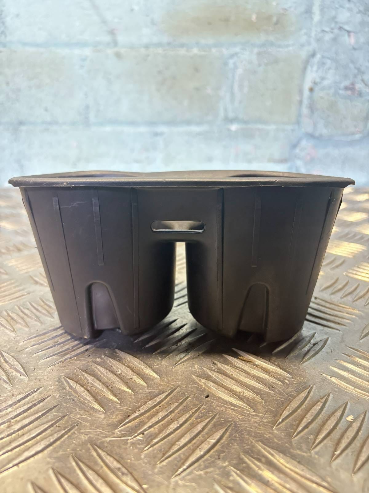 Ford Focus 2014 Center Cup holder front BM51A046B94BAW LMA10845