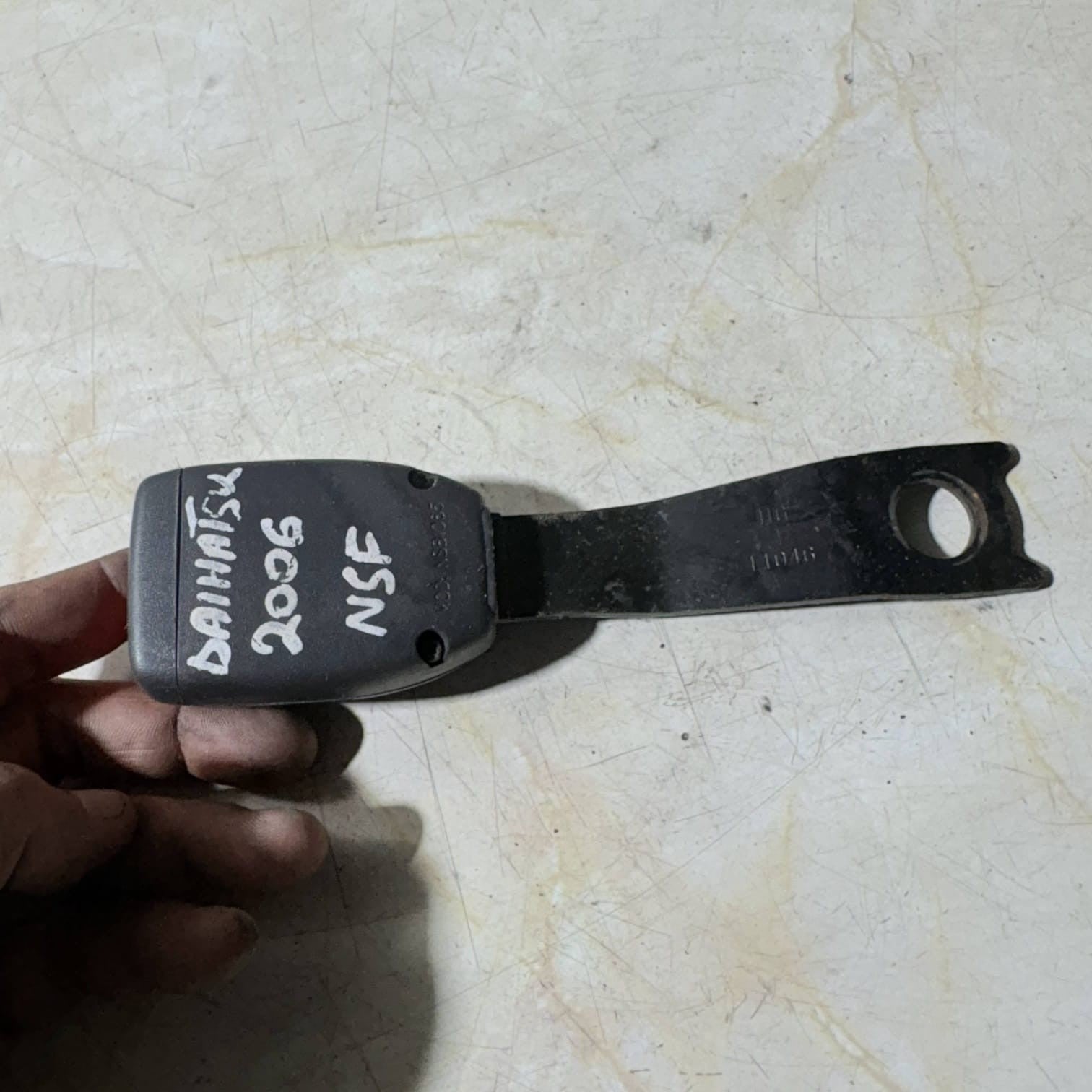 DAIHATSU TREVIS L651 L652 2006 FRONT LEFT PASSENGER SEAT BELT BUCKLE E034501