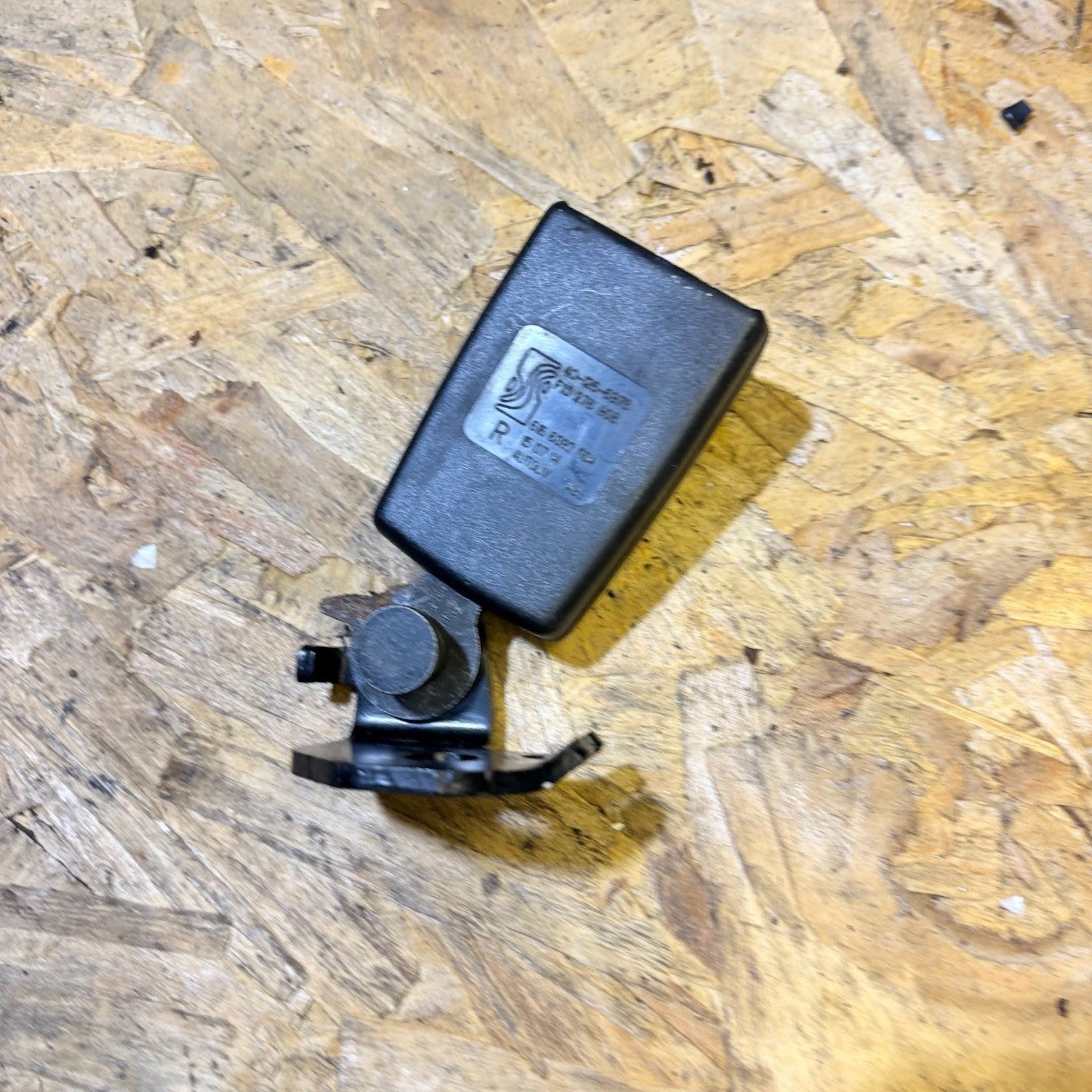 Vauxhall Corsa D Rear Right Seat Belt Buckle Stalk 616609200A F13276908