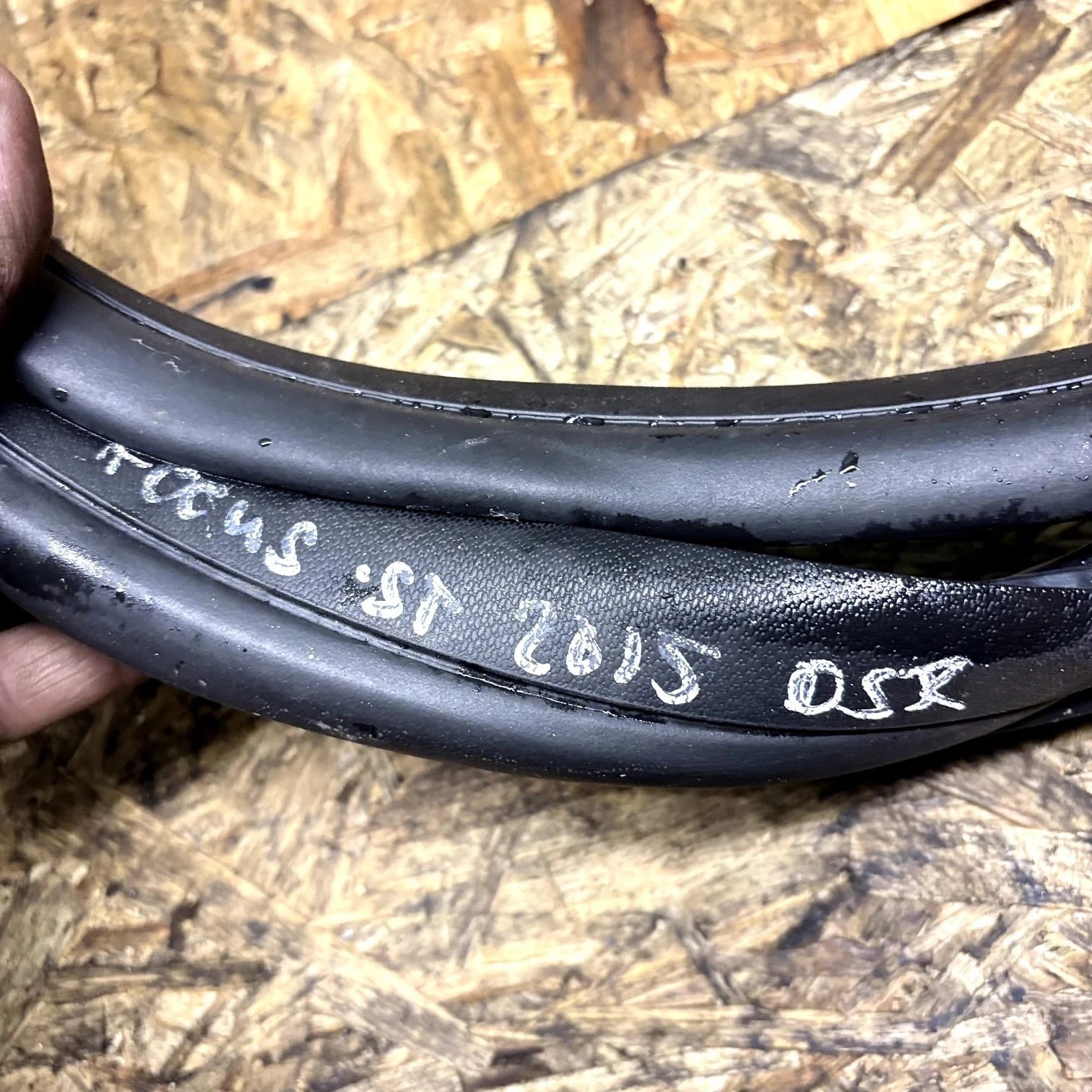 Ford Focus . ST 2015 DRIVER REAR DOOR RUBBER SEAL