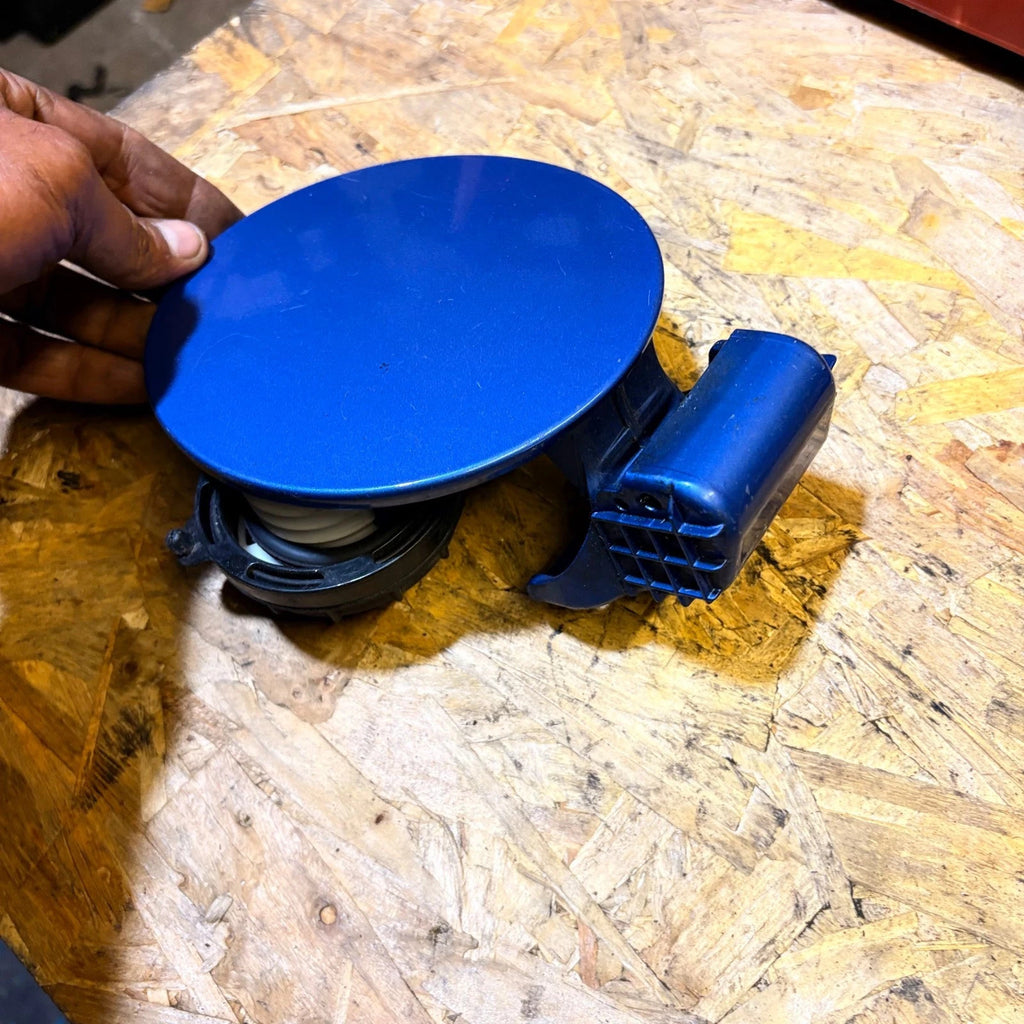 KIA RIO FUEL FILLER FLAP AND CAP COVER 05-11