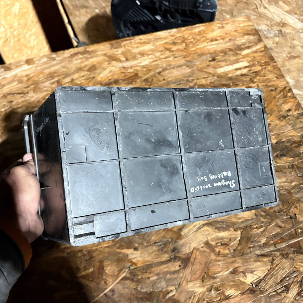 Mitsubishi Shogun/Pajero Mk3 2001-2006 Battery Tray Holder Box Base