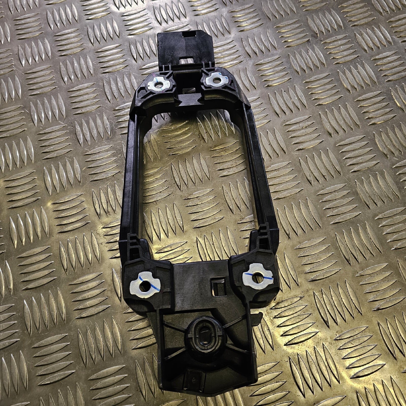 2010-15 AUDI A1 3DR 1.6 TDI GEAR SHIFT MOUNT SURROUND 8X0863531