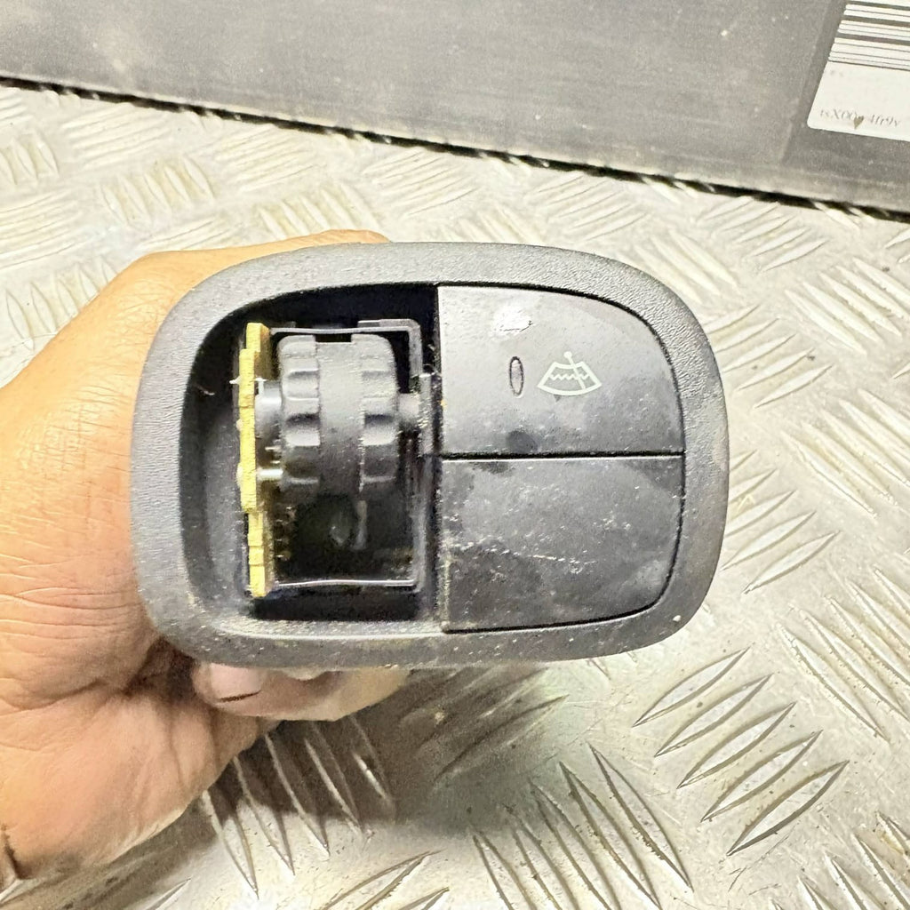 HYUNDAI SANTA FÉ IV TM Switches 9360026700 2.0 Petrol/electricity 22683327 2006