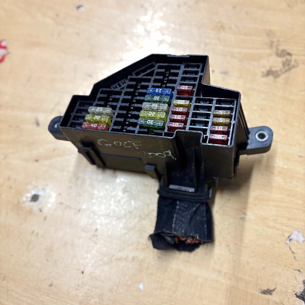 VW Golf Fuse Box Control Unit Relay Power Distribution Module 2009