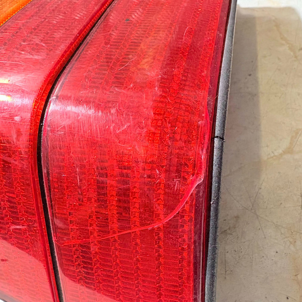 BMW E36 3 SERIES 4DR SALOON 1990-1998 RIGHT REAR TAIL LIGHT AMBER 63211387362