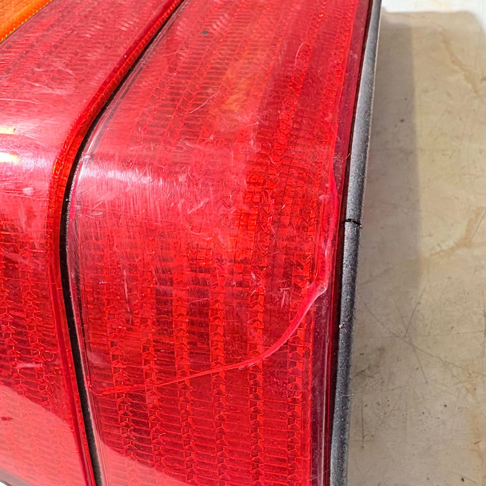 BMW E36 3 SERIES 4DR SALOON 1990-1998 RIGHT REAR TAIL LIGHT AMBER 63211387362