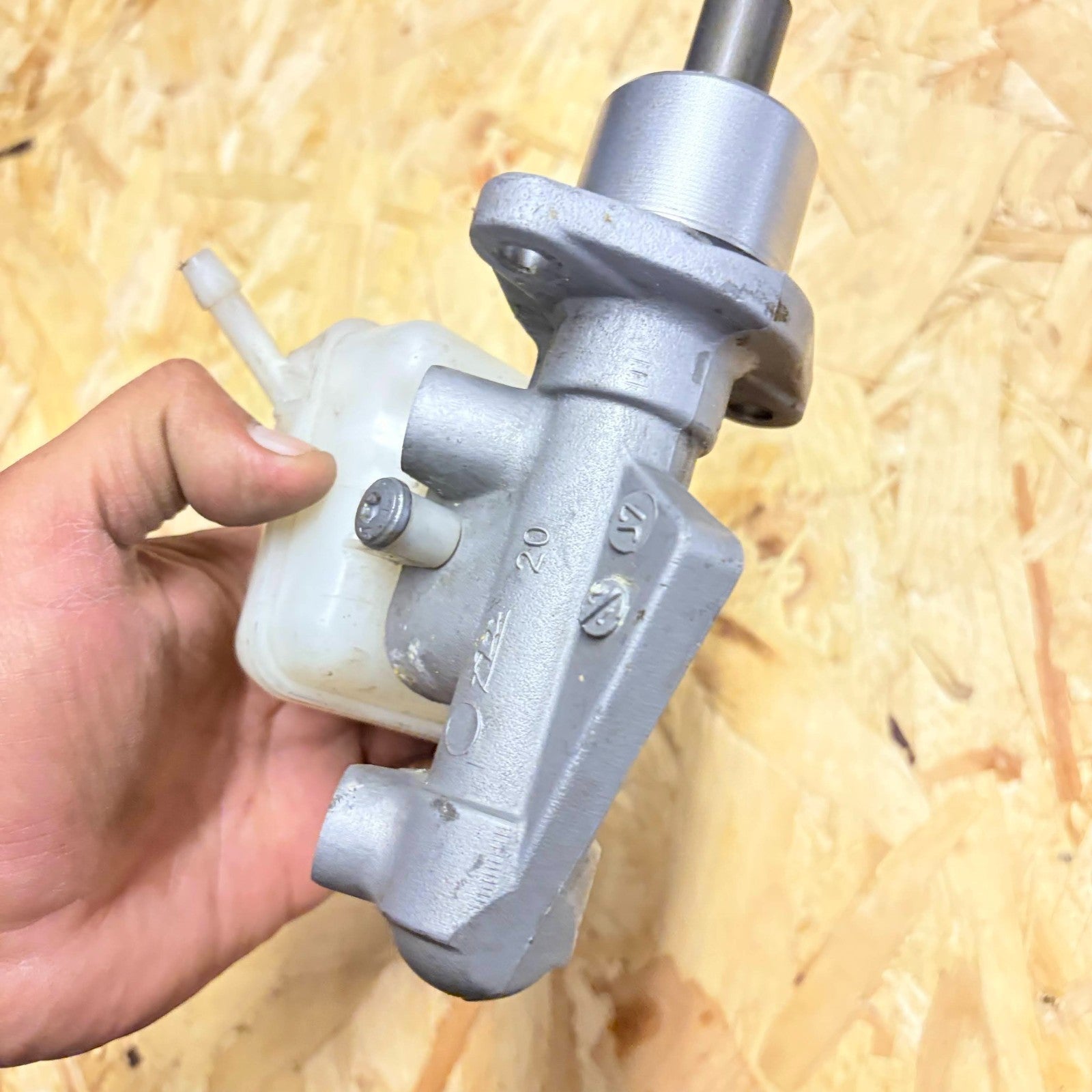 RENAULT TWINGO 2007-2008 BRAKE MASTER CYLINDER 8200479632