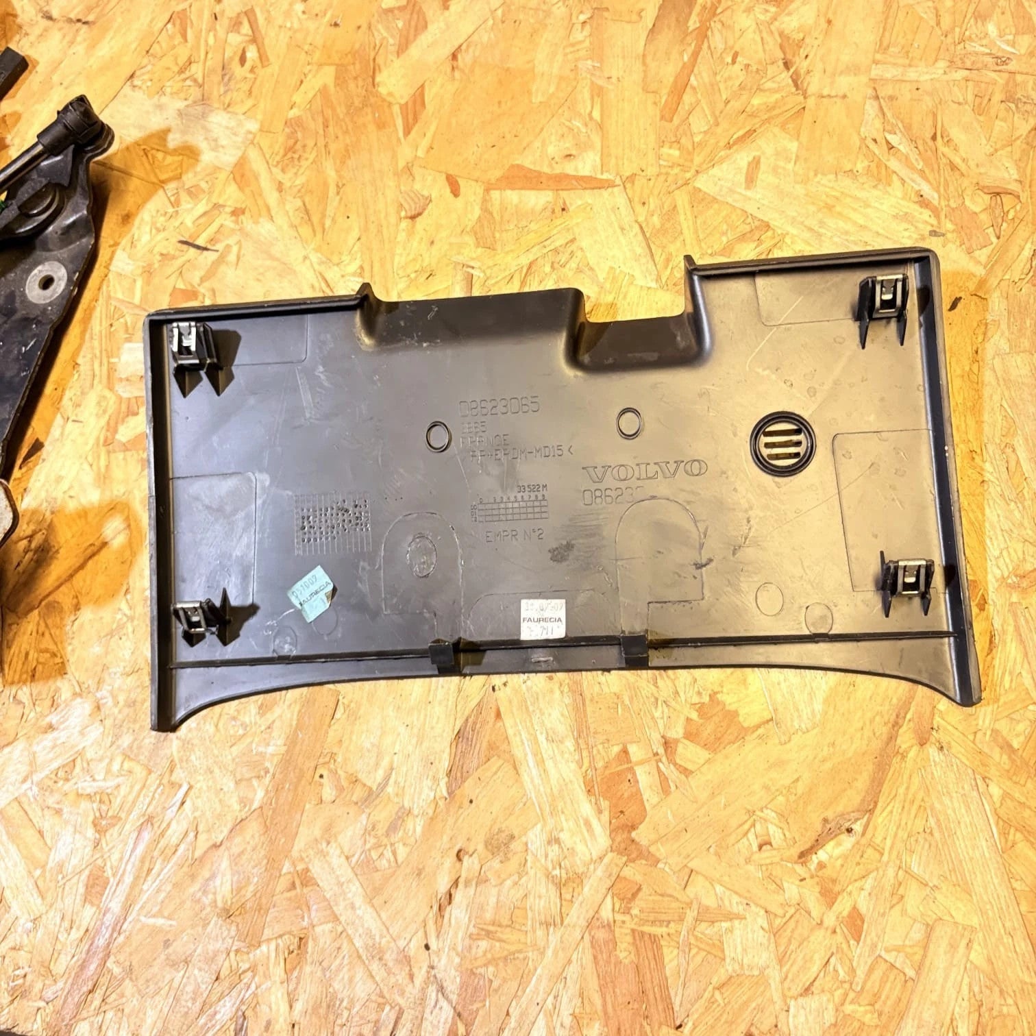 33522M 08623065 Volvo C30 S40 V50 06-13 Dashboard Lower Trim Console Cover Panel