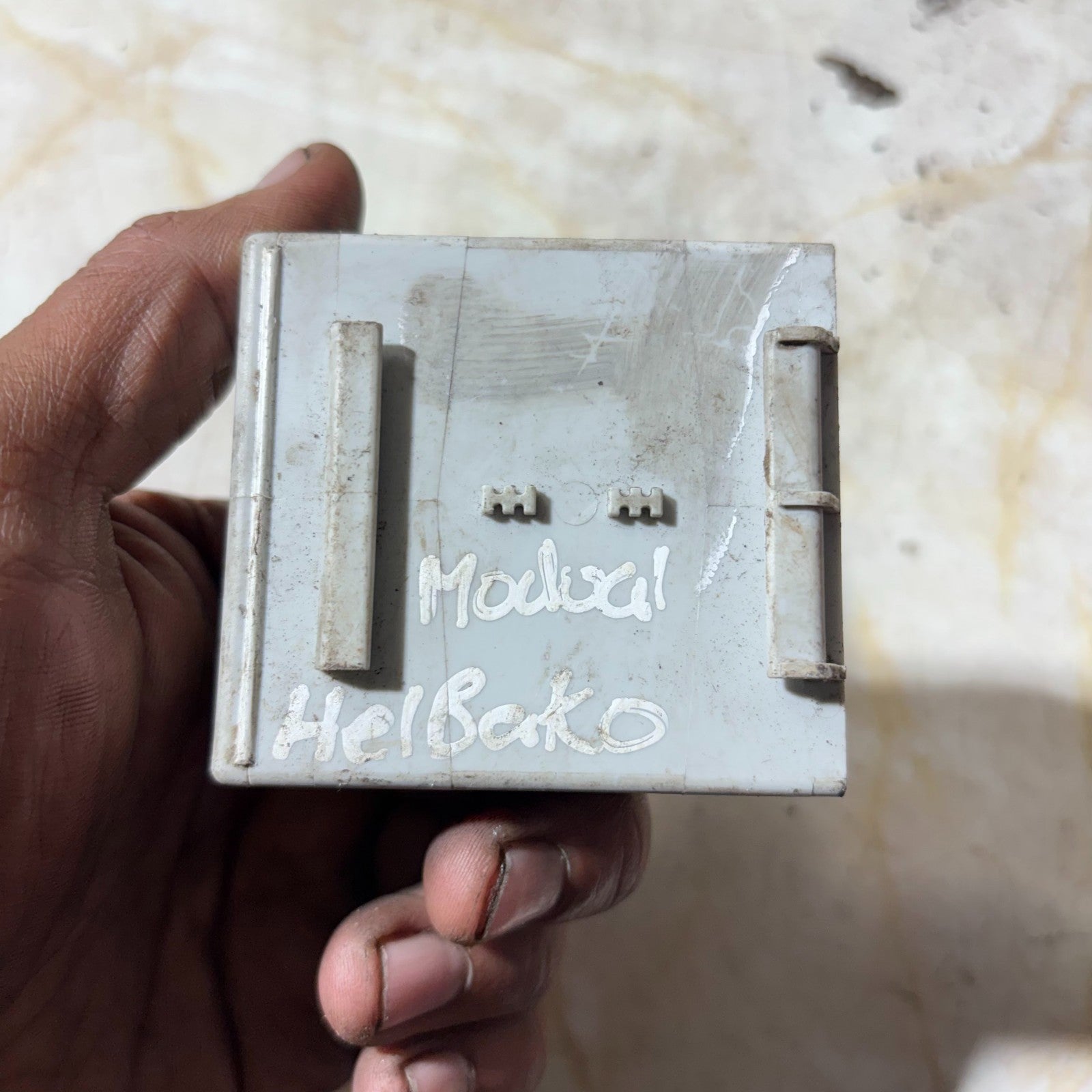 BMW HELBAKO ENGINE CONTROL UNIT MODULE SENSOR 55892110