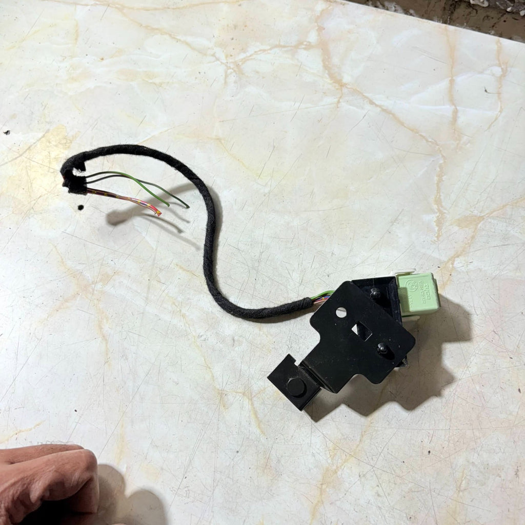 BMW & MINI White Green Make Contact Relay V23134-K59-X312