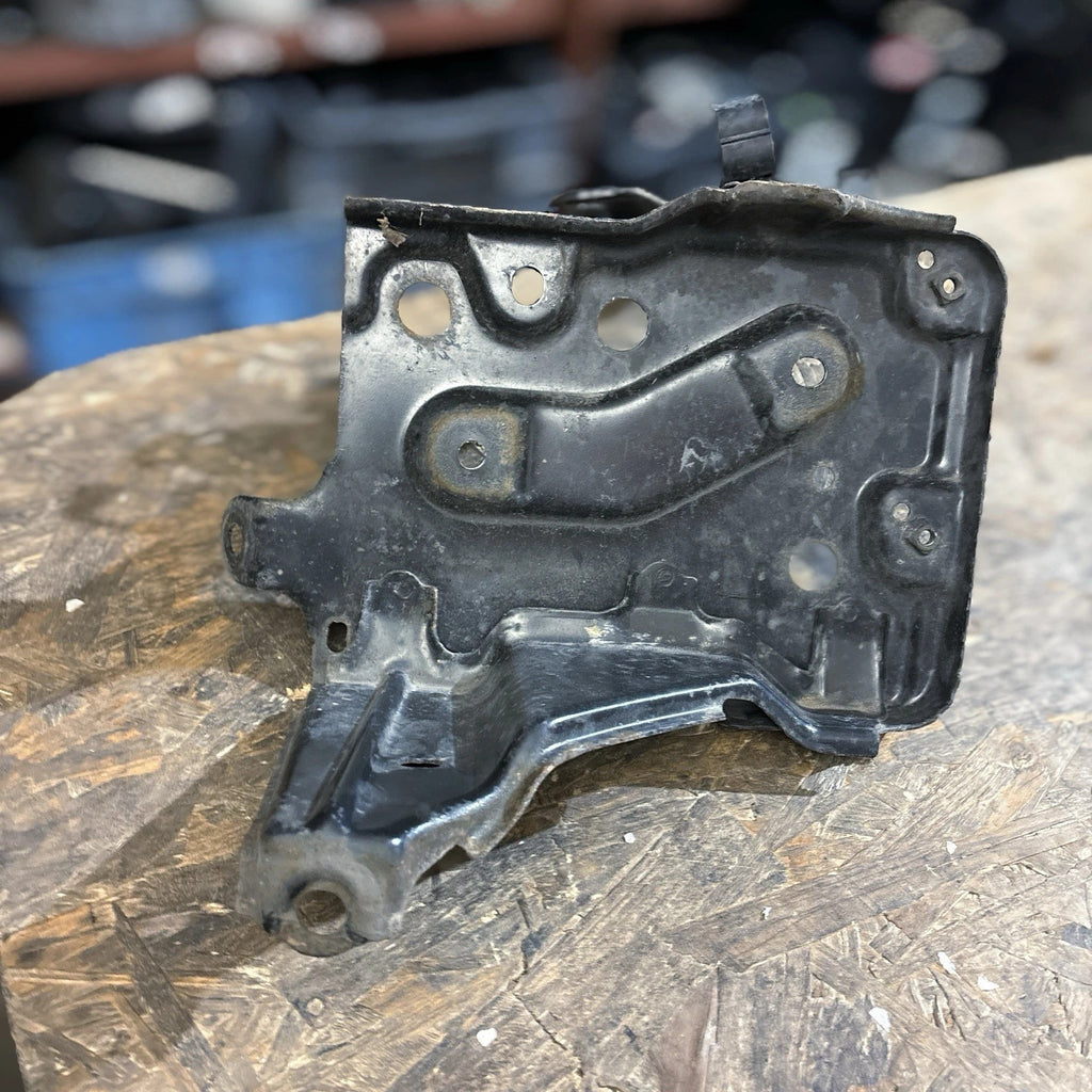 2008 TOYOTA YARIS MK2 1.4 DIESEL BATTERY TRAY HOLDER 1NDTV