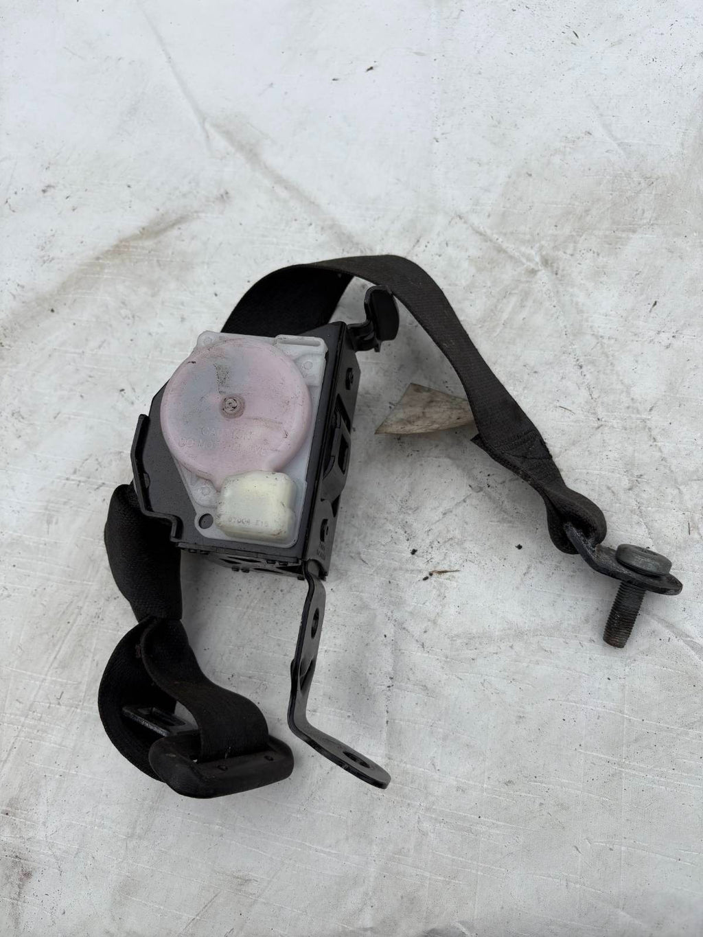 VAUXHALL INSIGNIA A MK1 08-17 REAR SEAT BELT RIGHT OR LEFT SIDE K6944