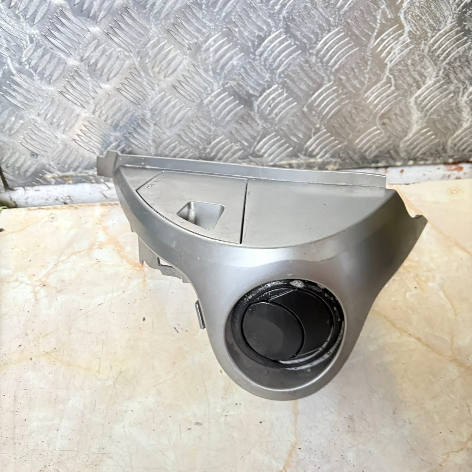Mazda 2 DE/DH 2007-2014 Passenger Dash Air Vent Grille Trim D65164961 NSF