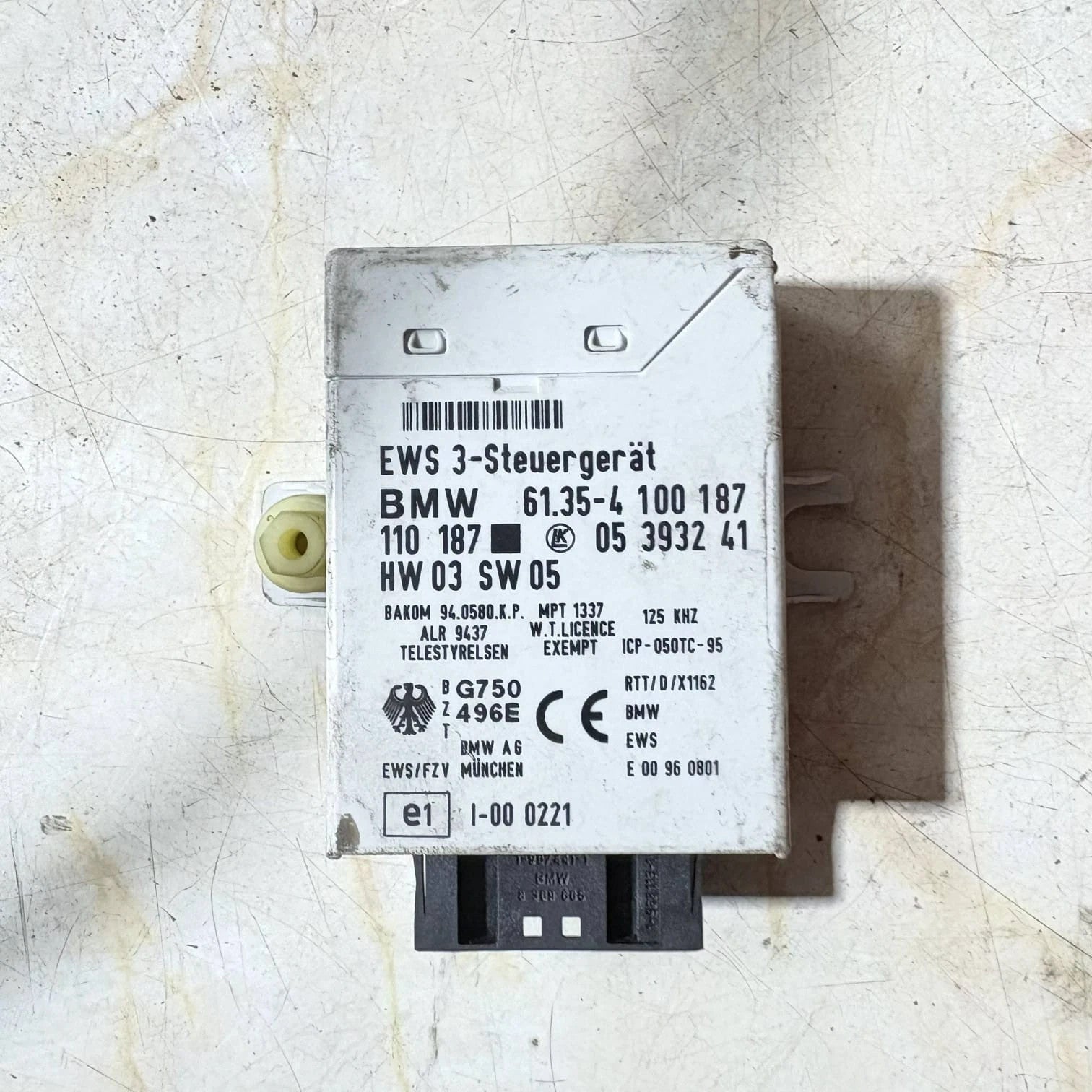 BMW 5 E39 520i Petrol Immobilizer control unit module 61354100187 05393241
