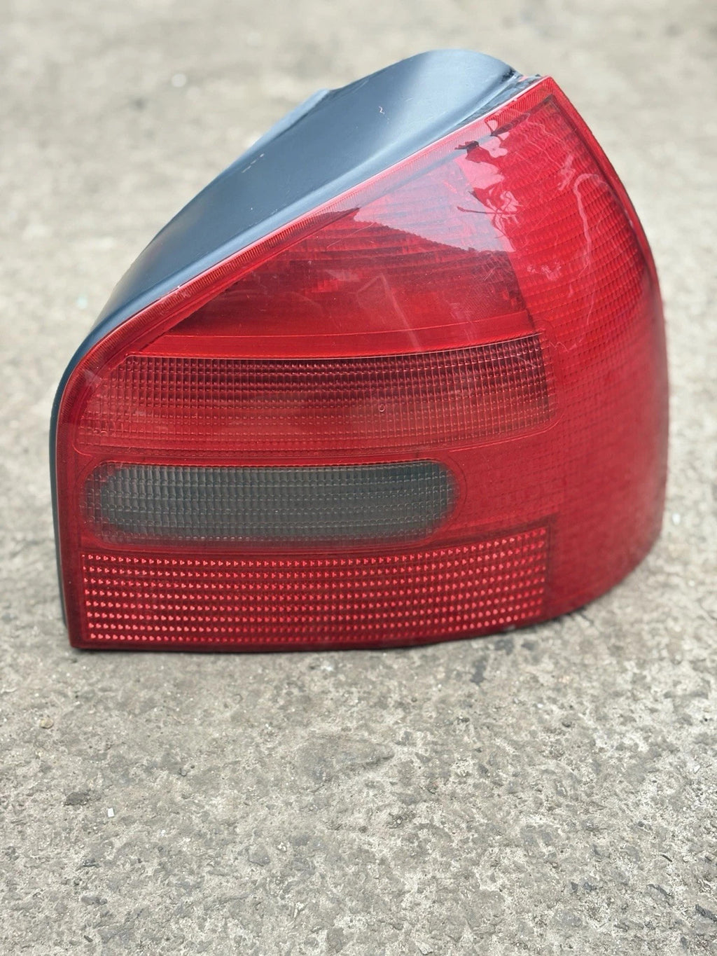 Audi A3 S3 8L 2000 Rear right rear tail light lamp 8L0945096 LDL16734