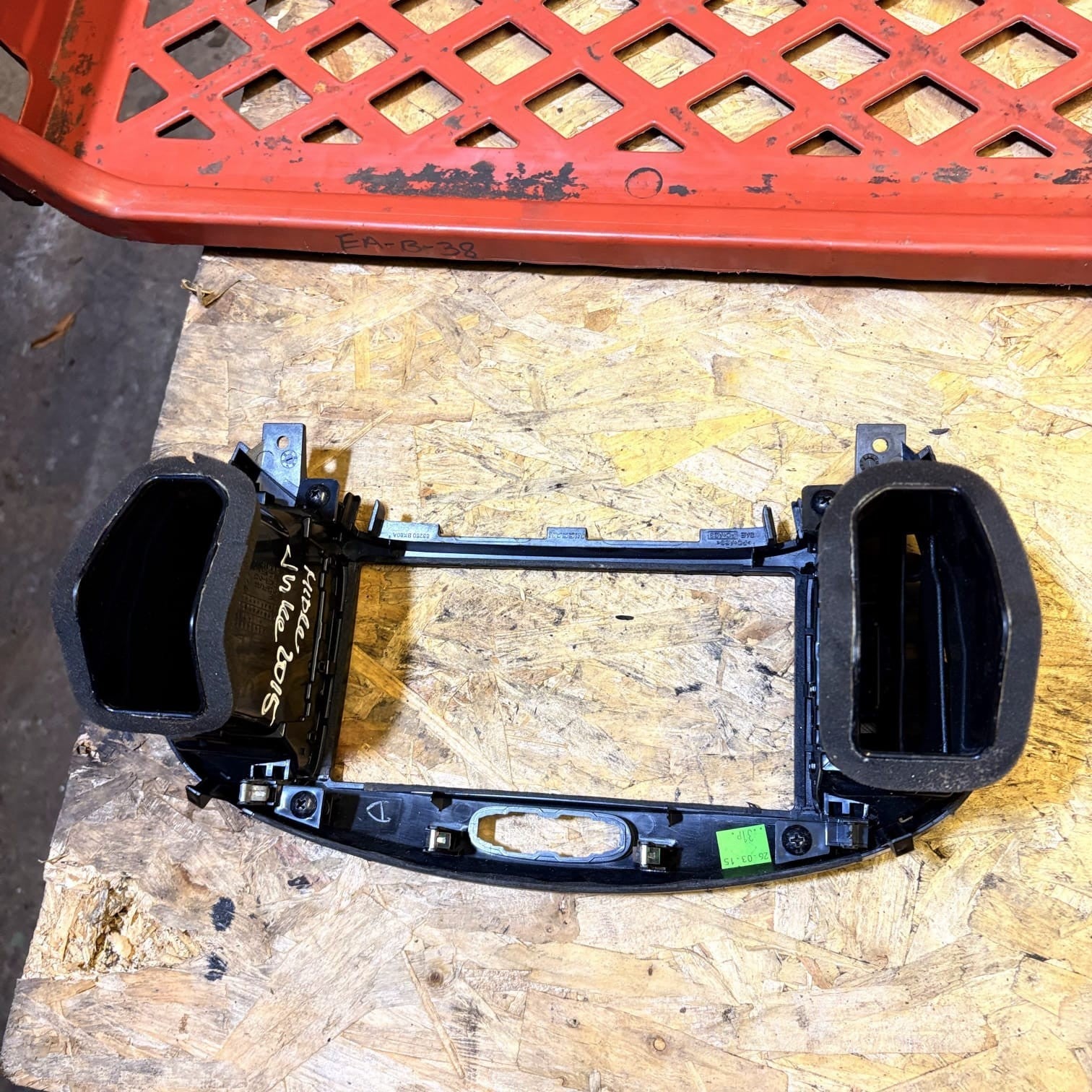 Nissan Juke F15 02/2013-05/2014 Dashboard Air Vents Trim Surround 68260BX80A
