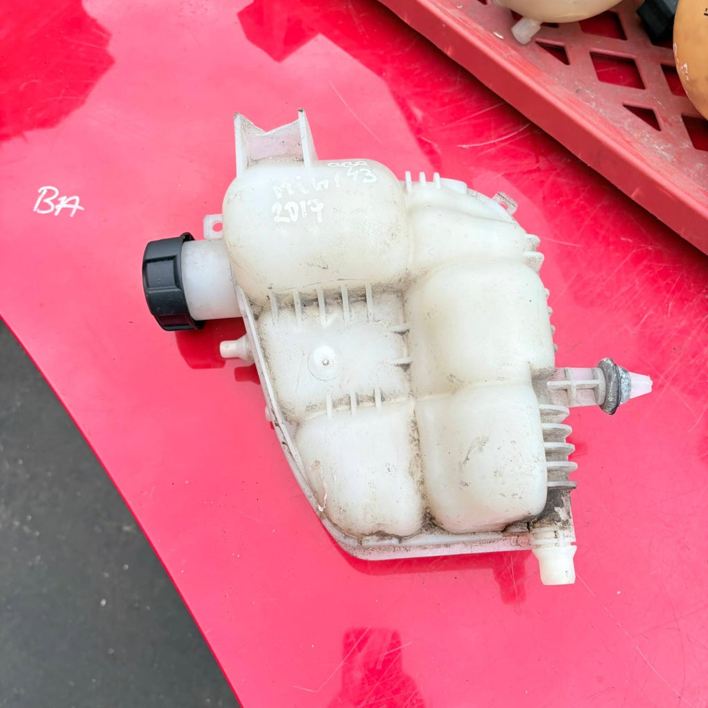 BMW Coolant Expansion Tank/Header Tank Reservoir 7617362 17137617362 B37 B47