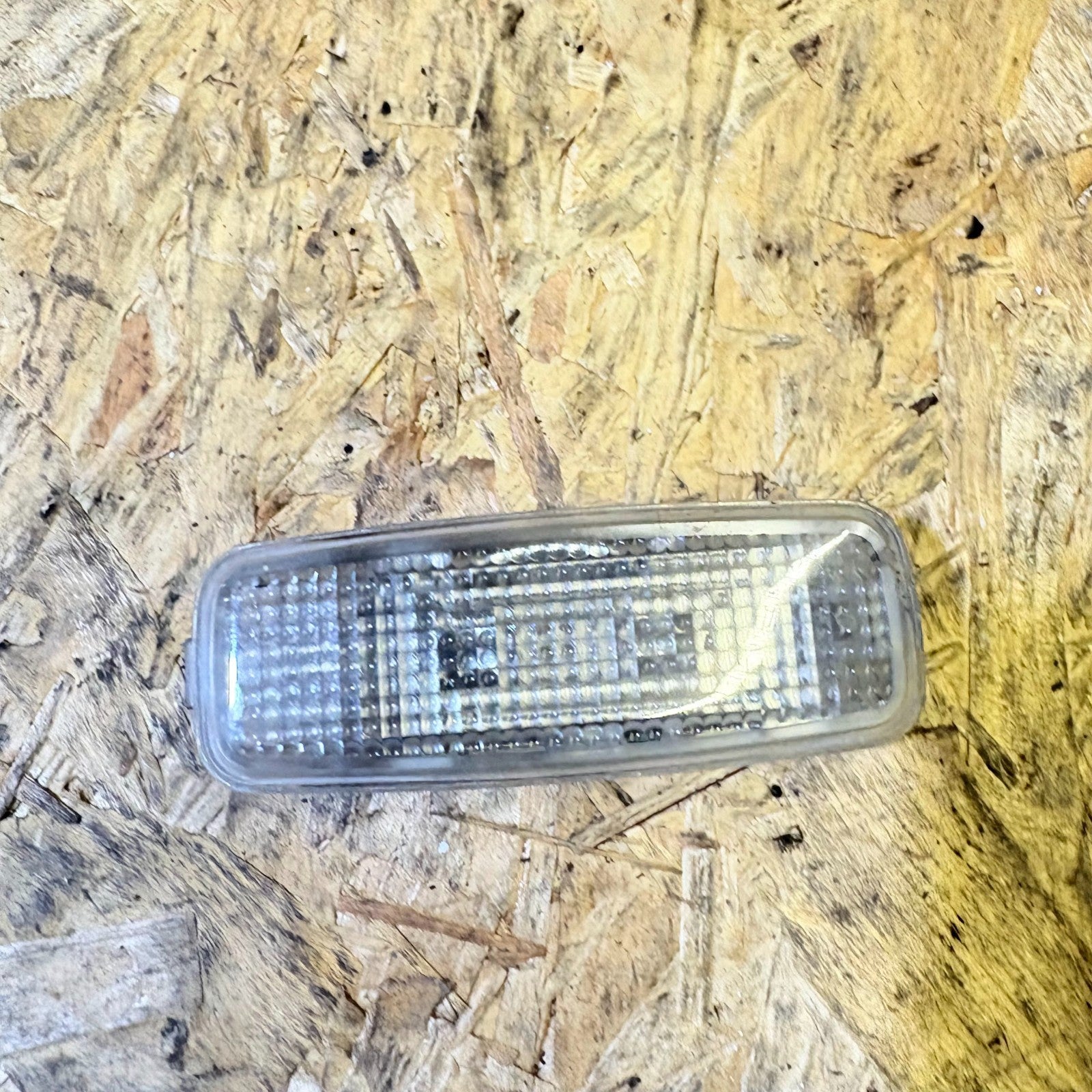 1998-2006 AUDI TT MK1 RIGHT OFFSIDE FRONT SUN VISOR LIGHT 8L0947105A