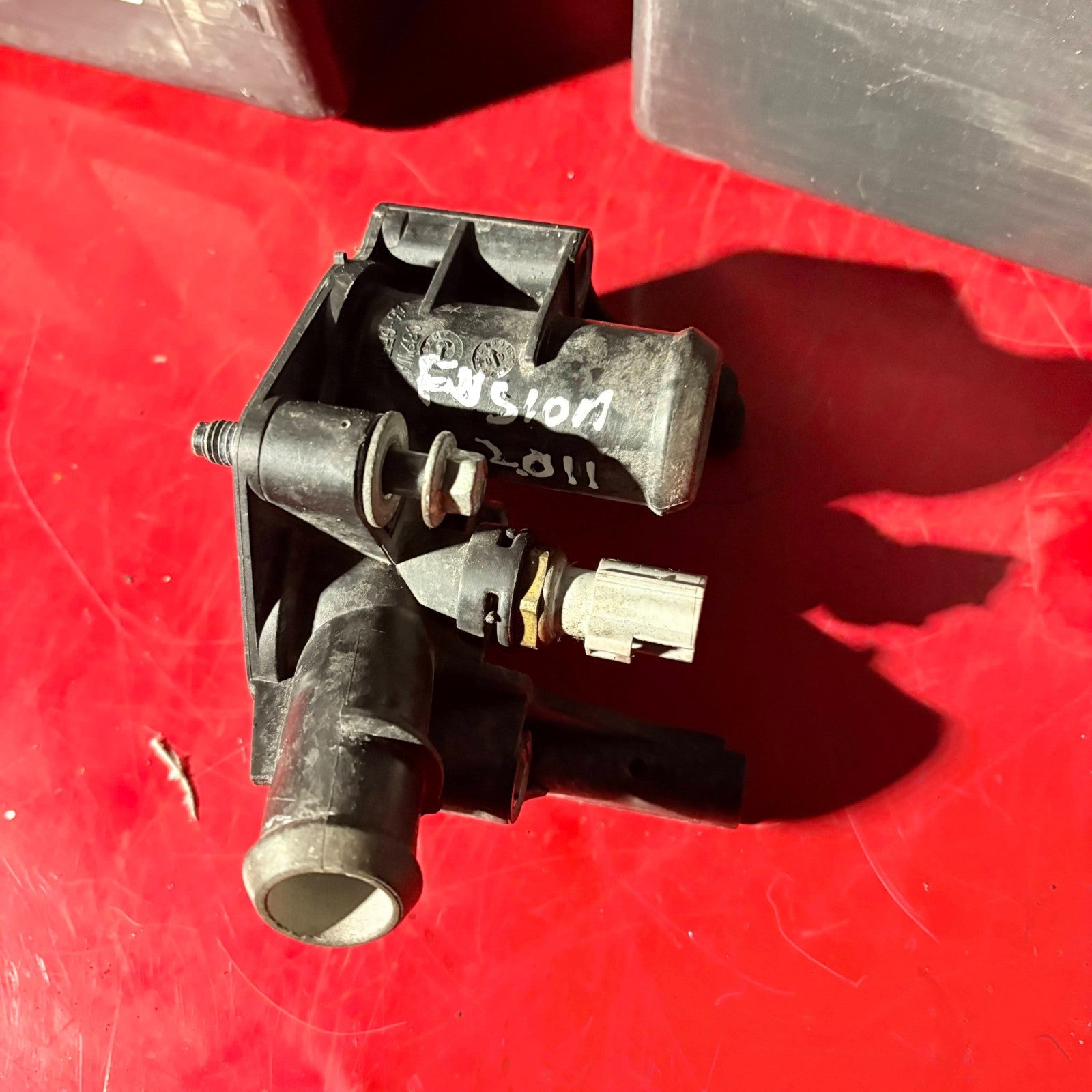 Thermostat housing Ford Fusion