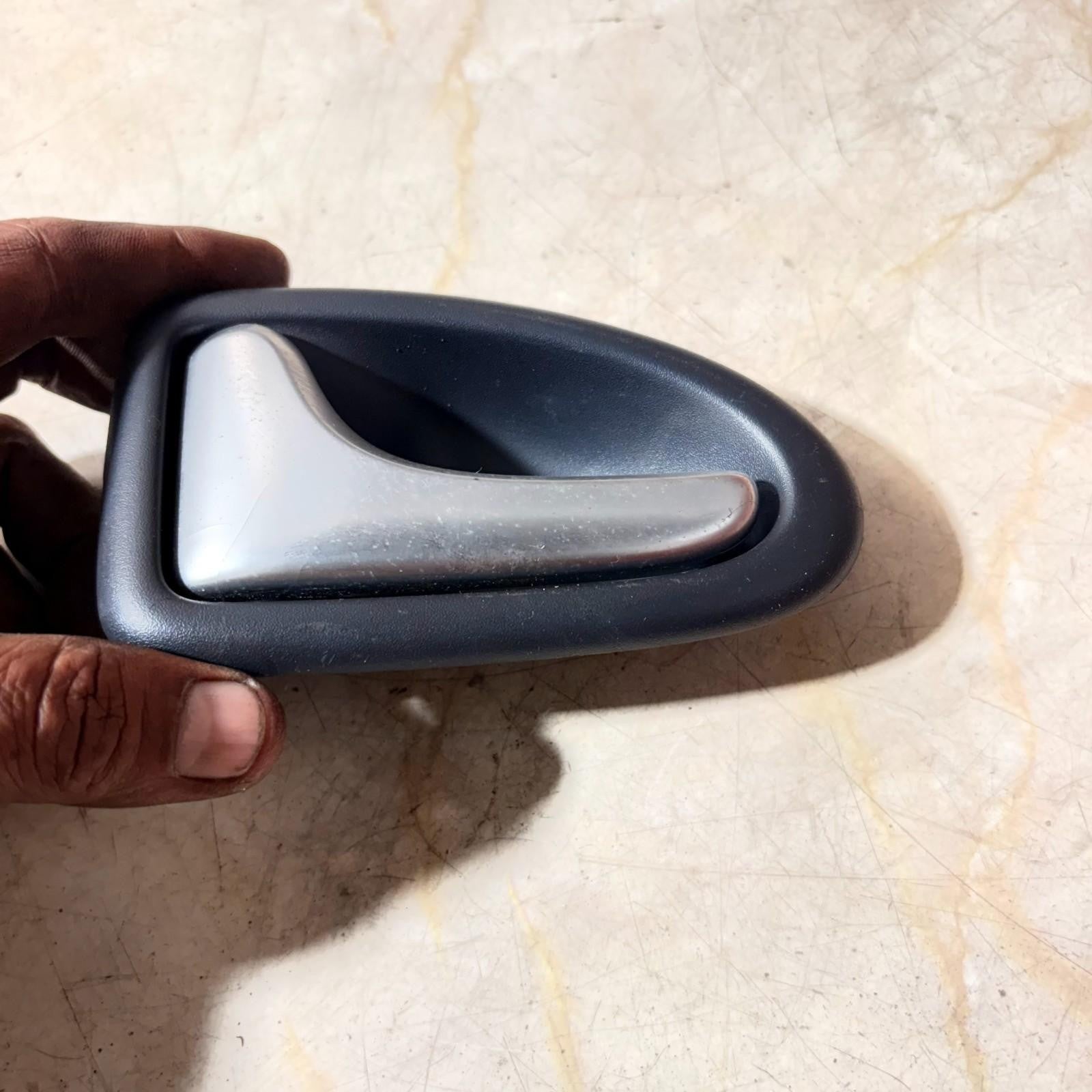 RENAULT CLIO MK2 FRONT LEFT INTERIOR DOOR HANDLE N/S PASSENGER SIDE 8200028994