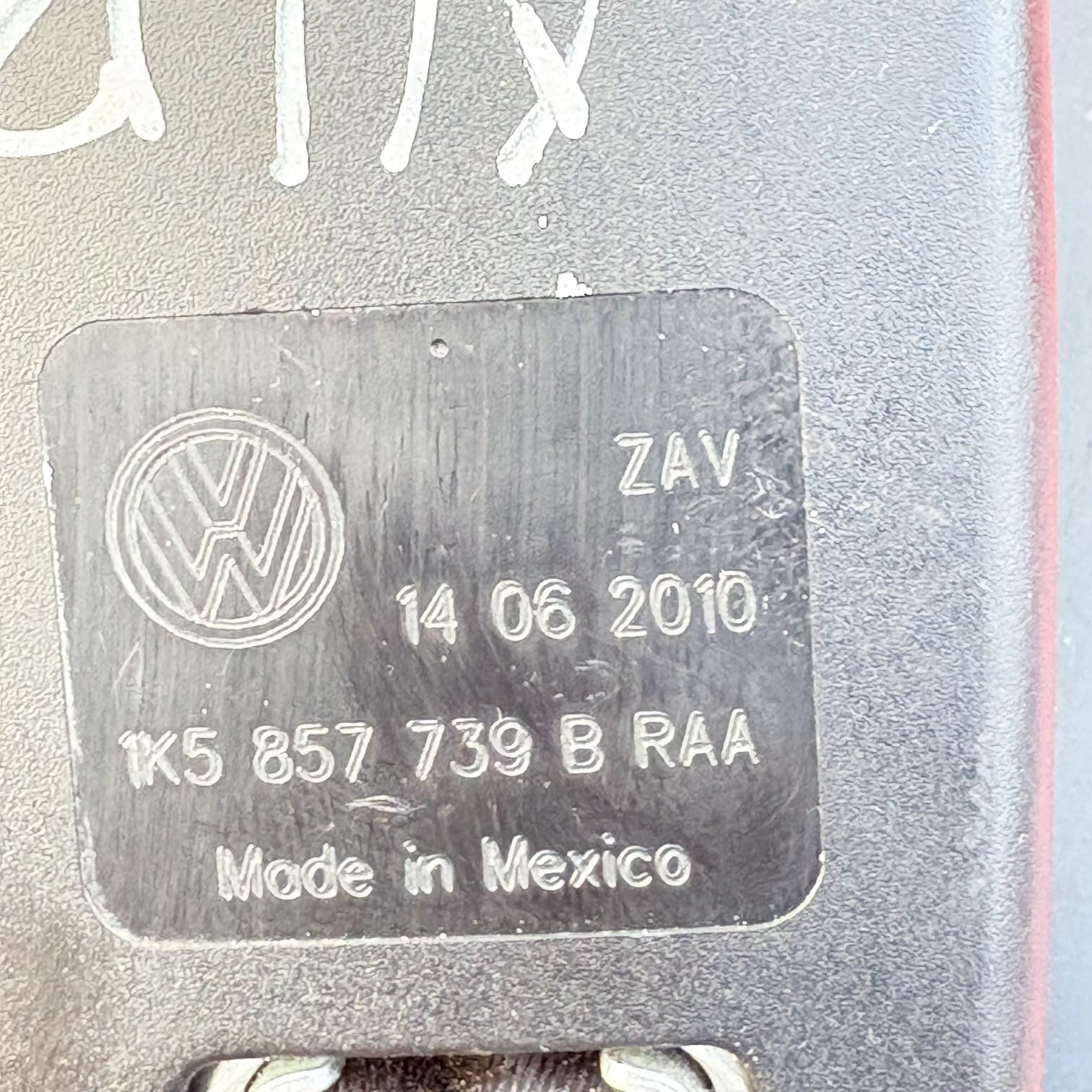 Volkswagen Jetta Mk5 2009-2010 NSR Rear Left Double Seat Belt Buckle 1K5857739B