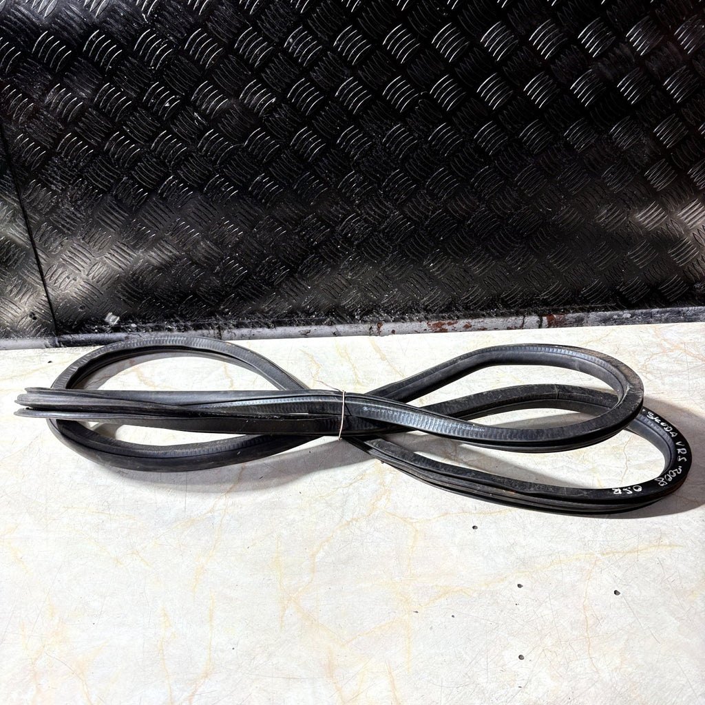 Skoda Octavia VRS MK2 2004-2013 Right Rear Offside Door Rubber Seal 1Z5867367F