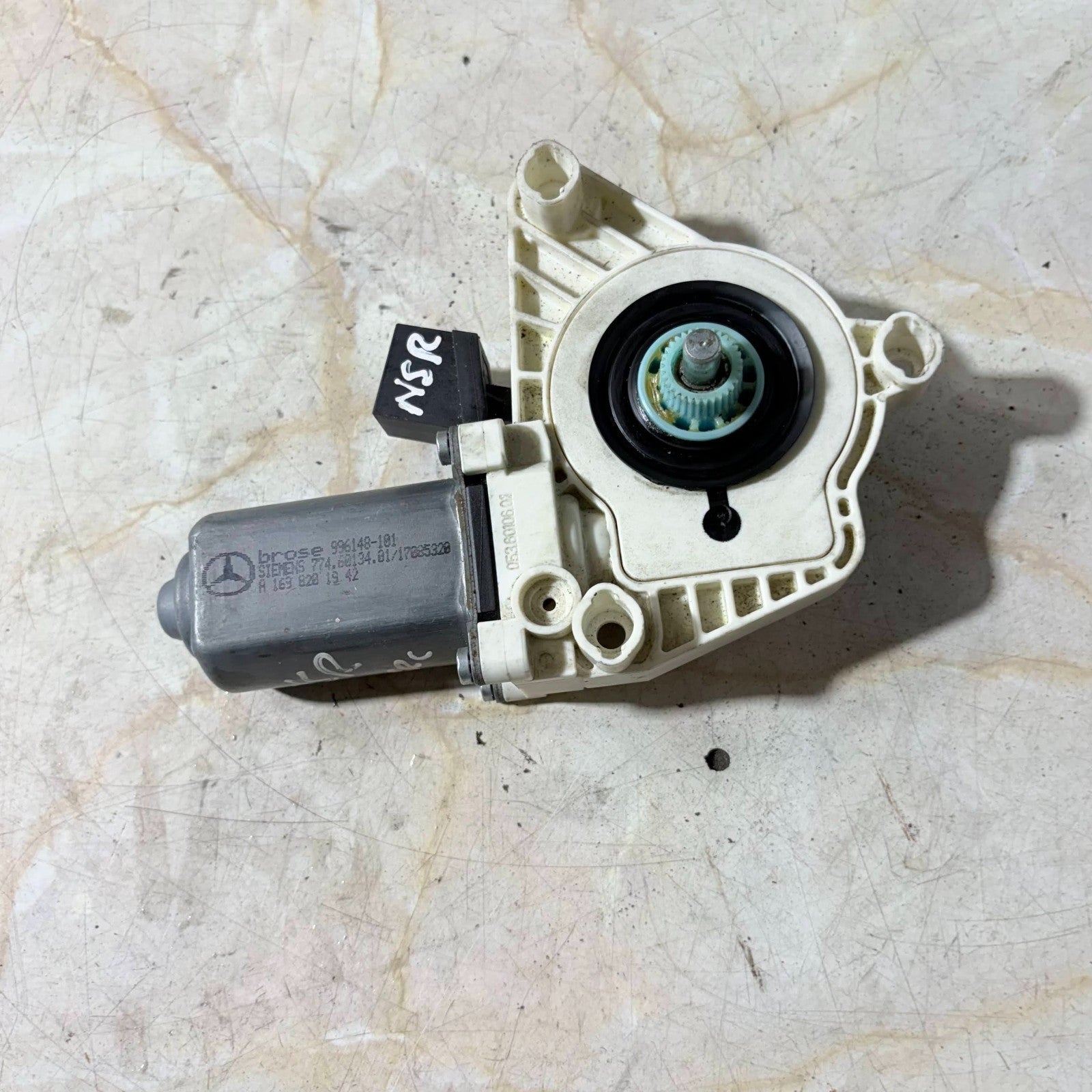 MERCEDES A CLASS A150 2005 N/S/R PASSENGER SIDE REAR WINDOW MOTOR A1698201942