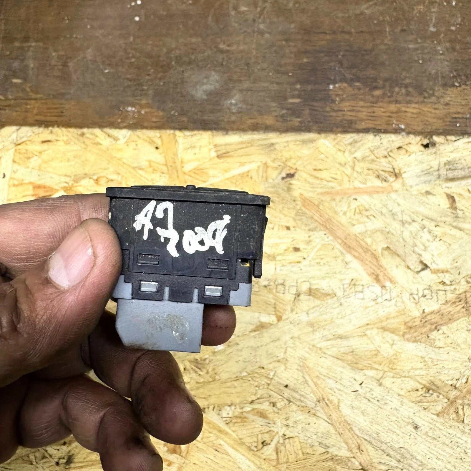 Audi A3 8P Alarm Tow-Away Switch Button Bezel Driver Door 2004-2013 8P0959527