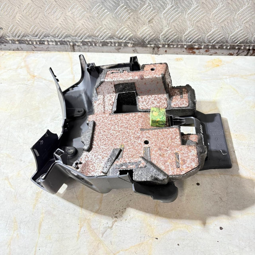 Renault Clio Mk3 2001 Steering Column Cover Cowl LowerSection 8200408030
