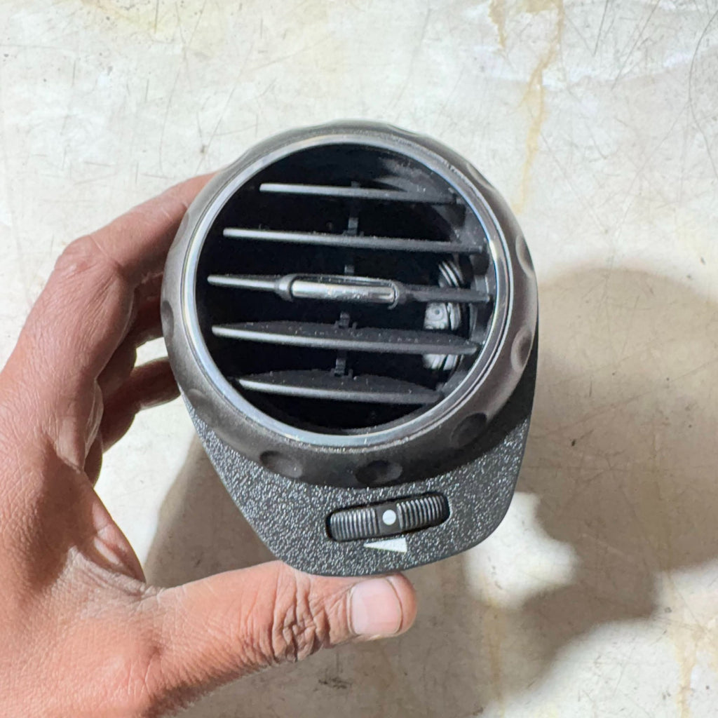 Alfa Romeo GT 2003-2010 DASHBOARD AIR VENT GRILL LEFT PASSENGER SIDE